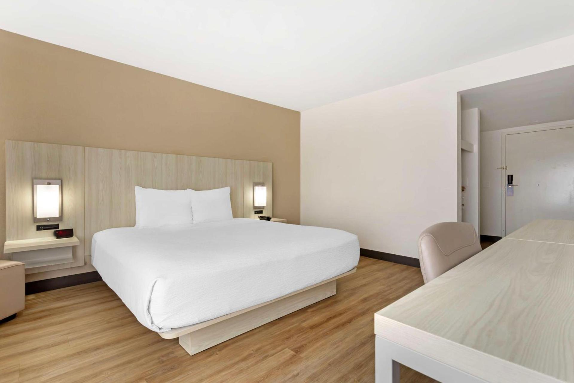 Best Western Plus Sugar Land-Stafford photo 16