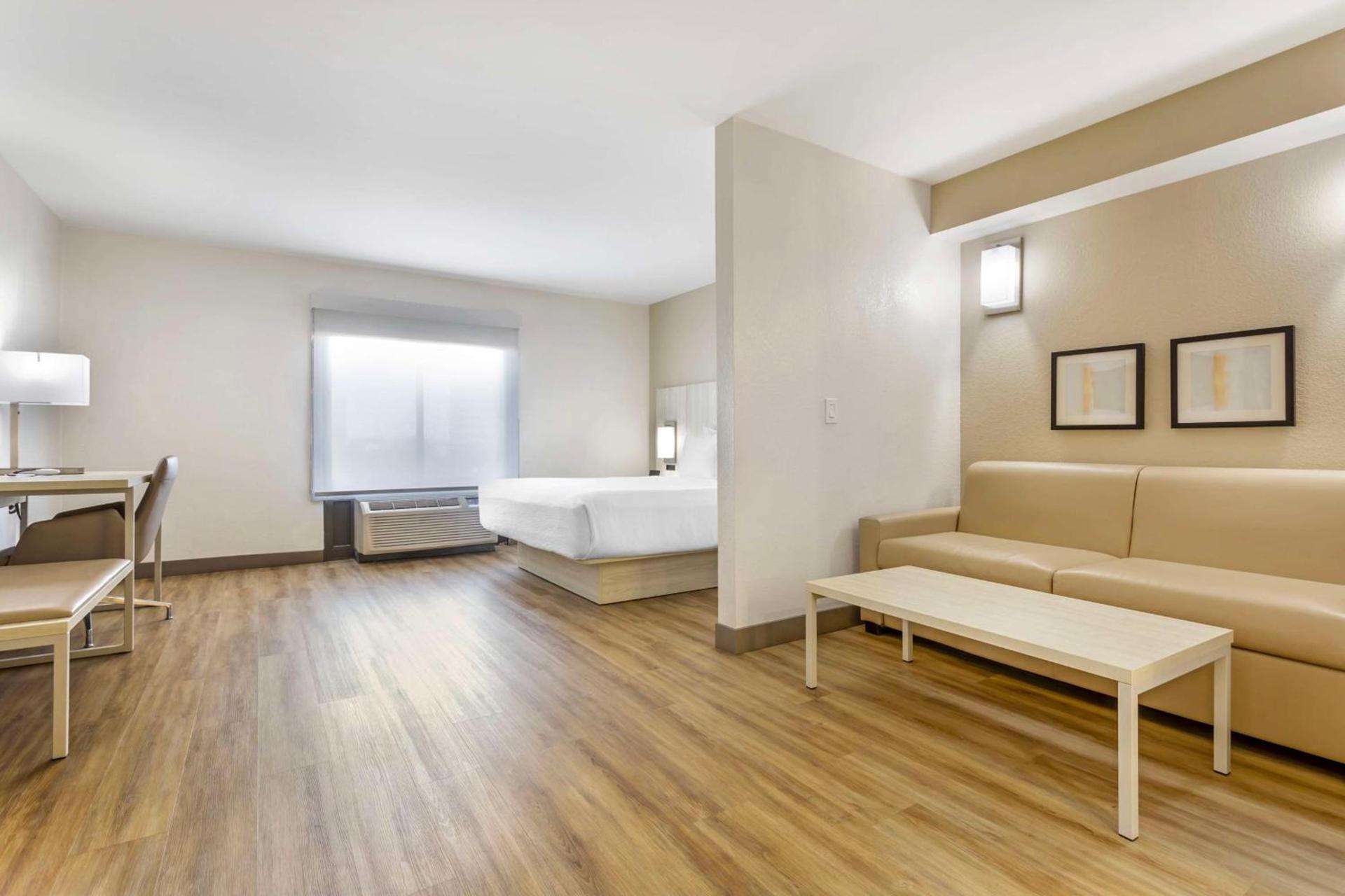 Best Western Plus Sugar Land-Stafford photo 17
