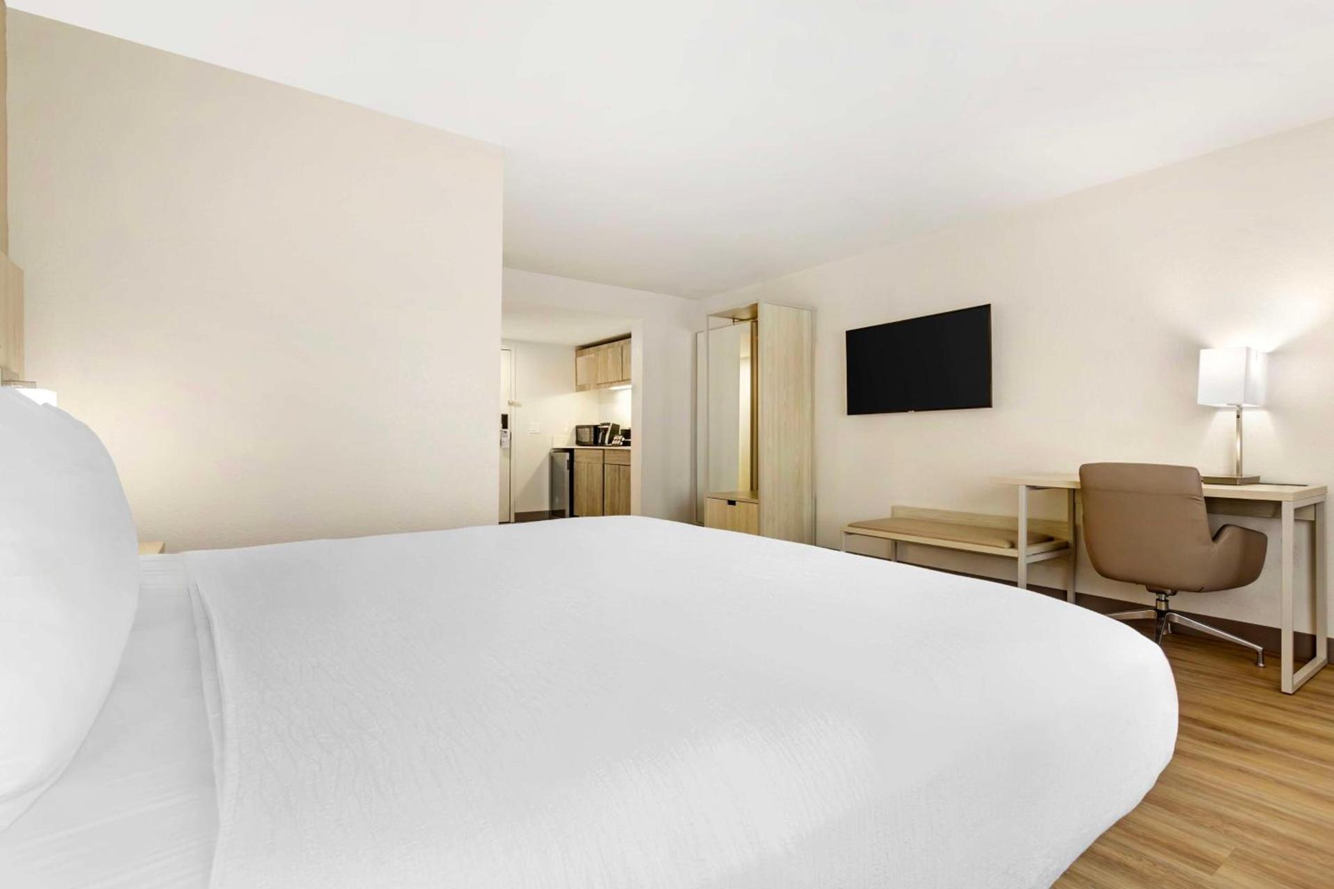 Best Western Plus Sugar Land-Stafford photo 20
