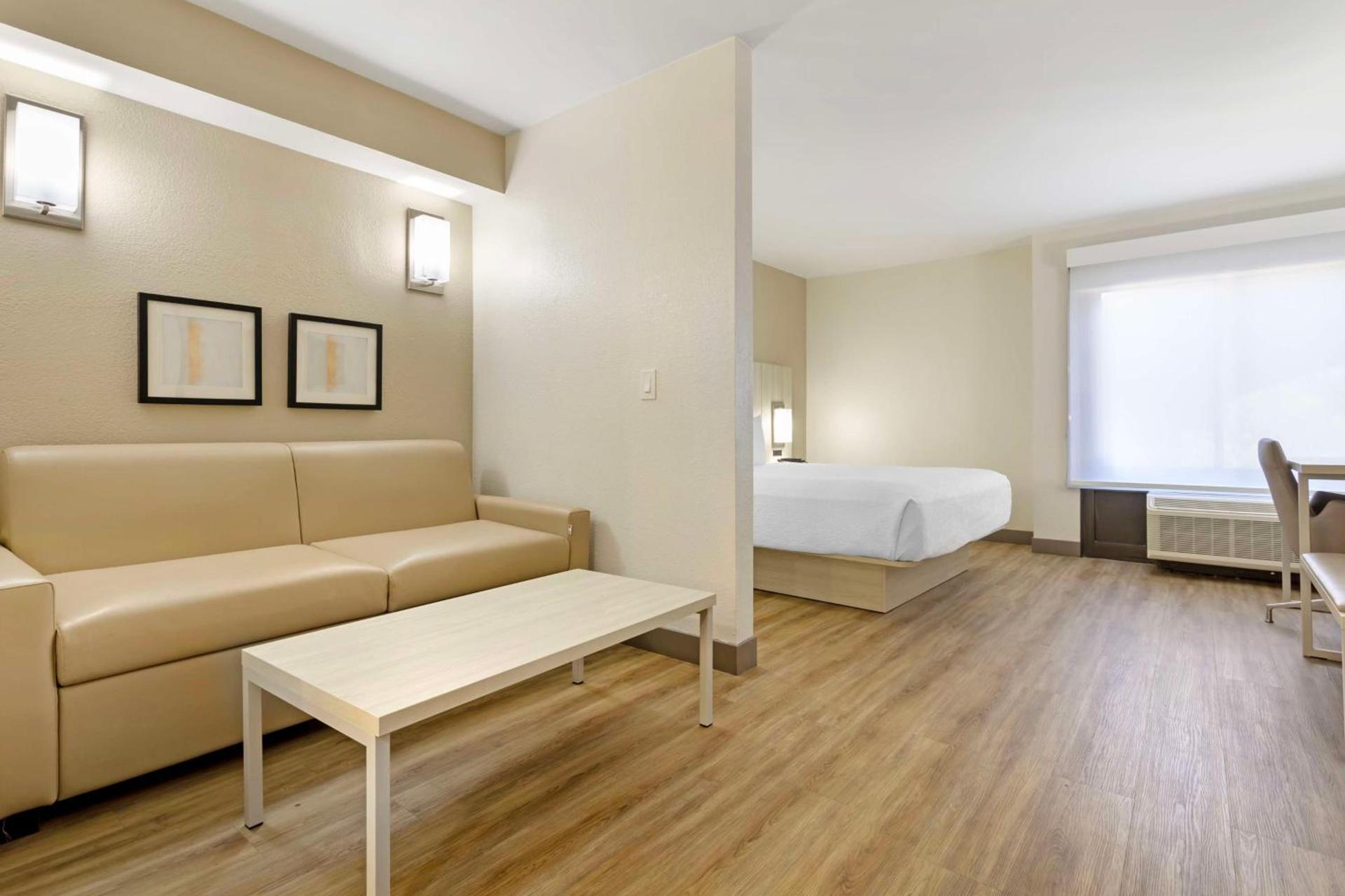 Best Western Plus Sugar Land-Stafford photo 22