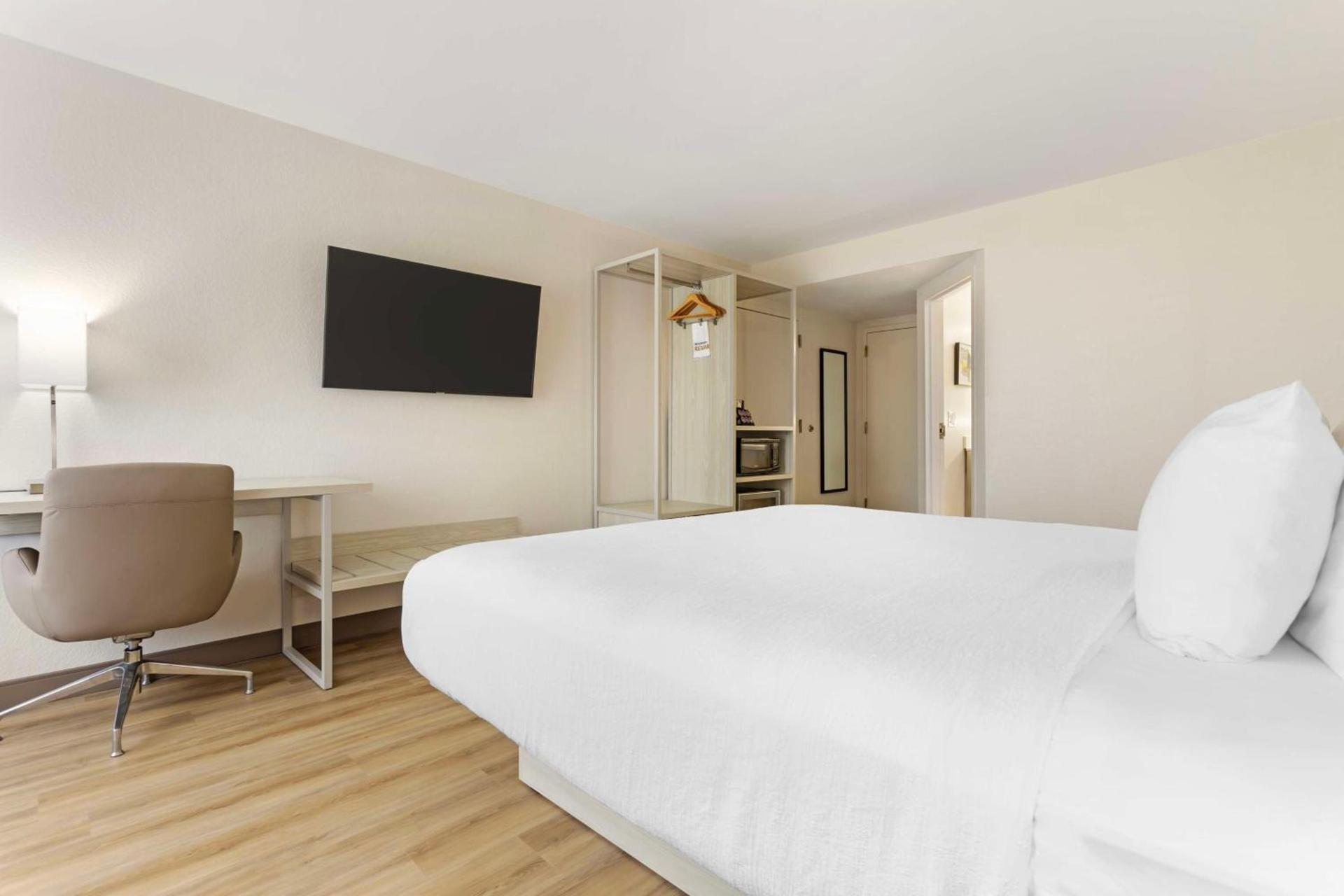 Best Western Plus Sugar Land-Stafford photo 28