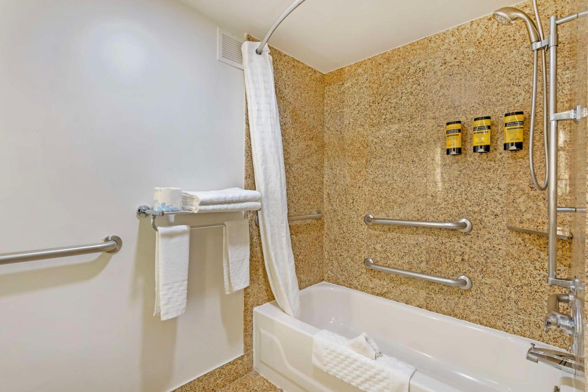 Best Western Plus Sugar Land-Stafford photo 30