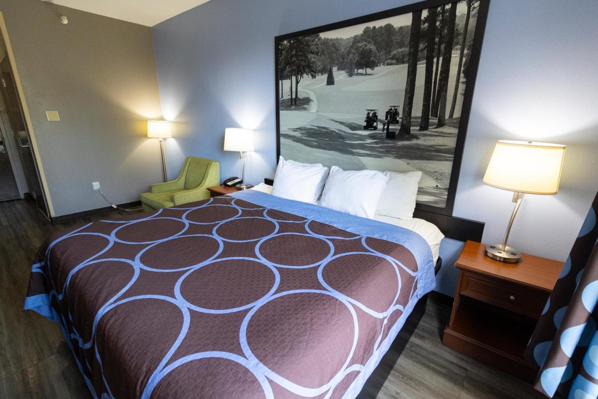 Super 8 by Wyndham Smithfield-Selma photo 31