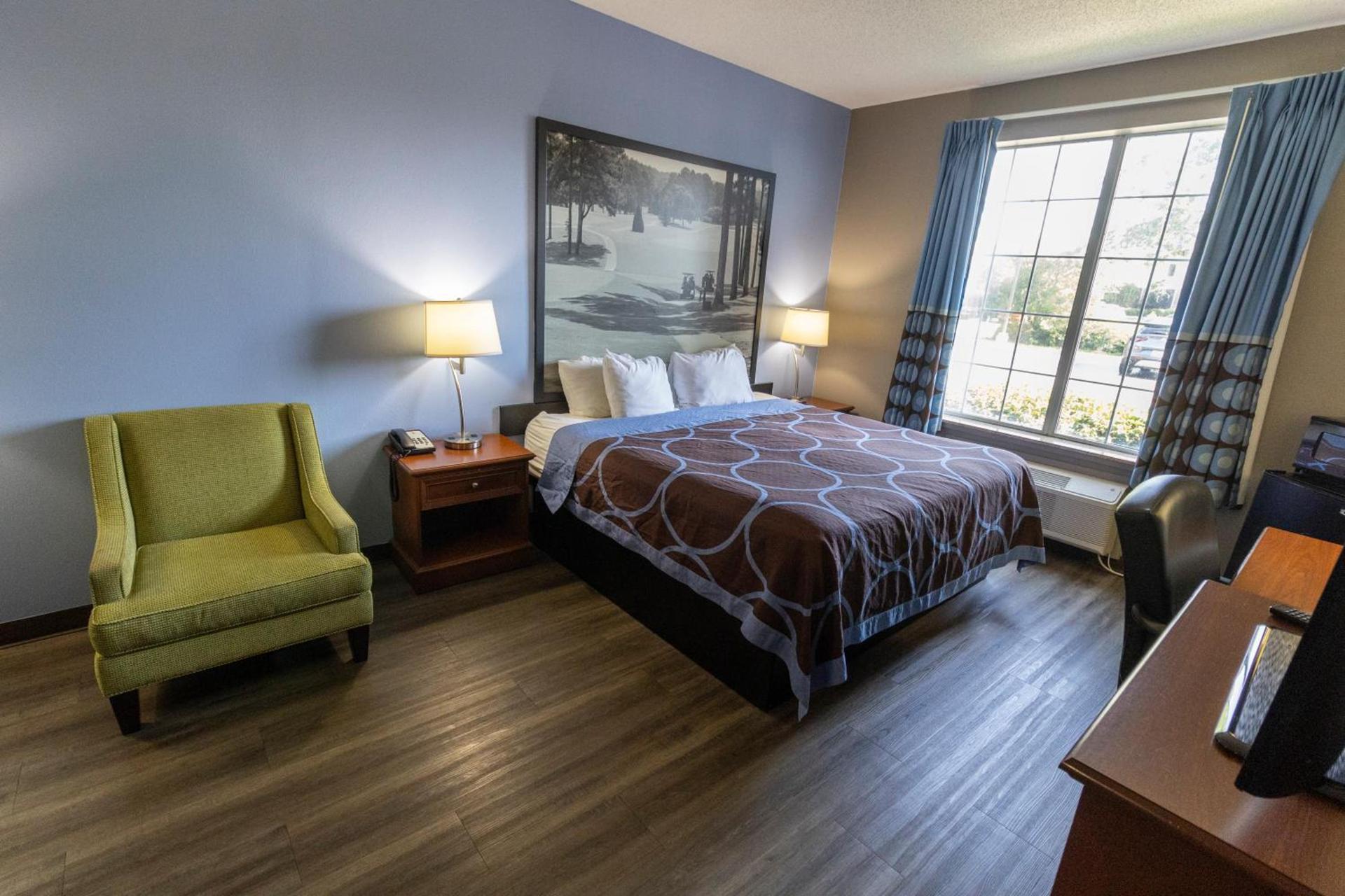 Super 8 by Wyndham Smithfield-Selma photo 37
