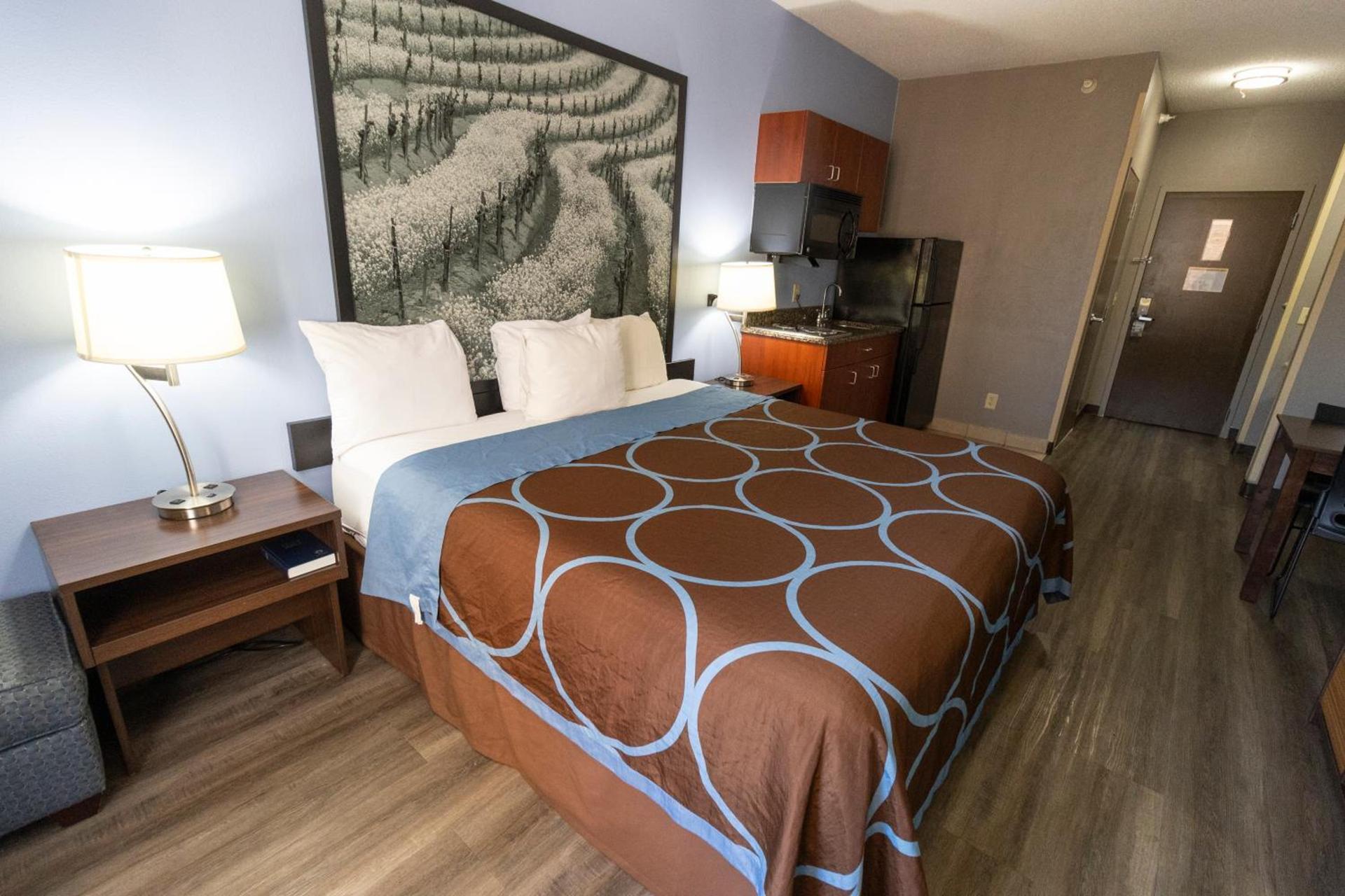 Super 8 by Wyndham Smithfield-Selma photo 42