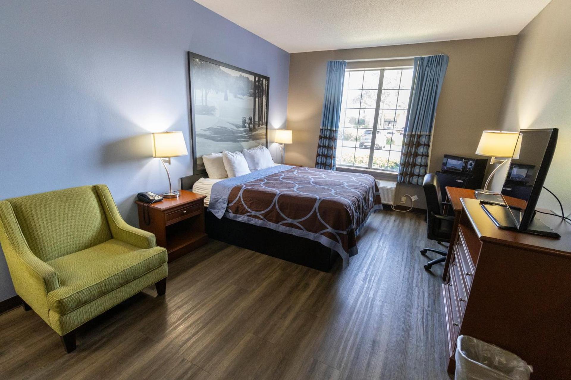 Super 8 by Wyndham Smithfield-Selma photo 40