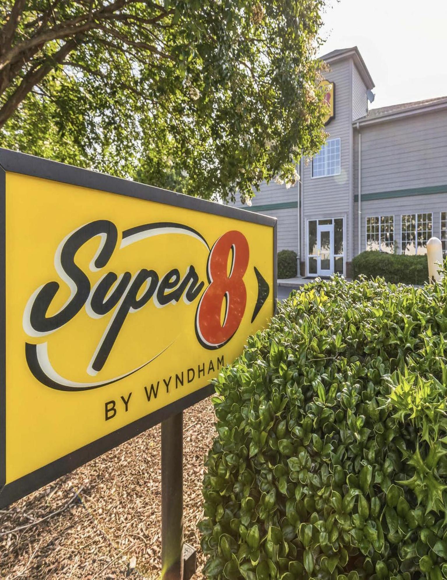 Super 8 by Wyndham Smithfield-Selma photo 21