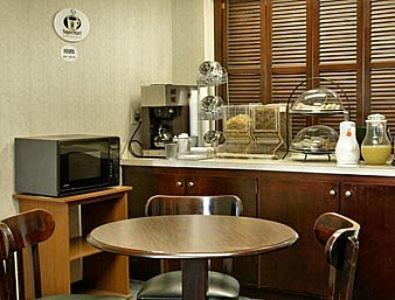 Super 8 by Wyndham Piedmont Greenville Area photo 15