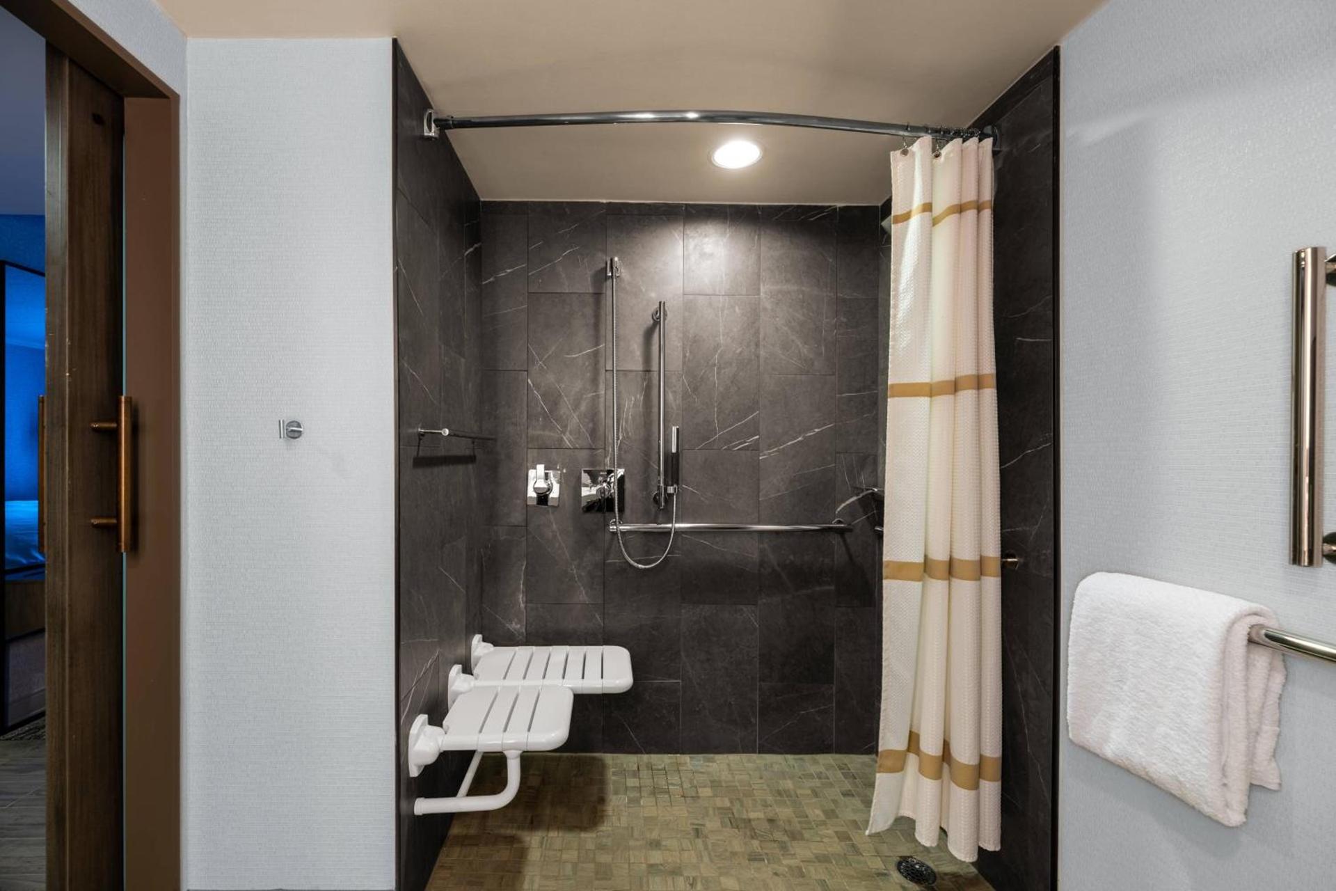 Courtyard by Marriott Chicago at Medical District-UIC photo 31