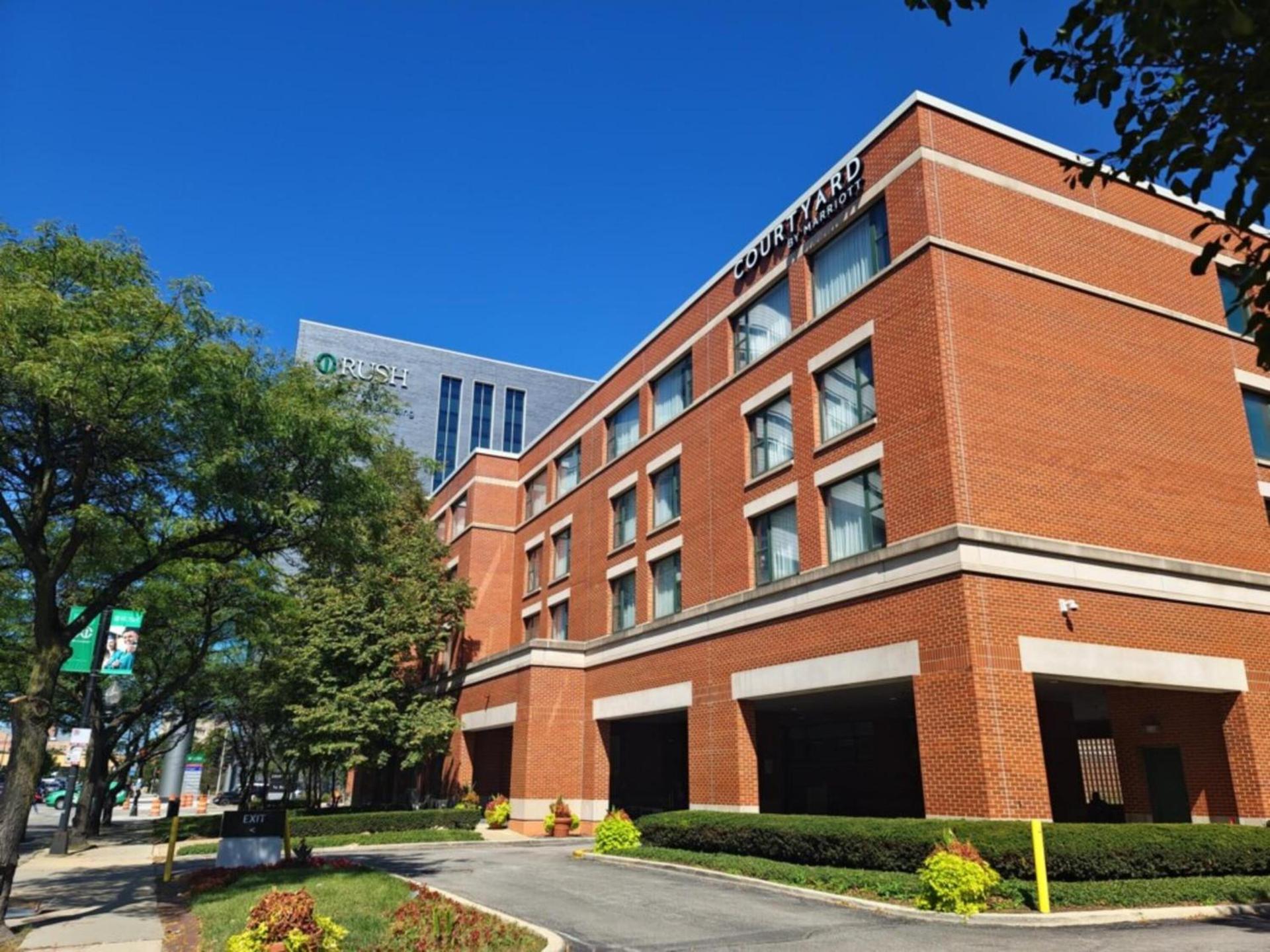 Courtyard by Marriott Chicago at Medical District-UIC photo 1
