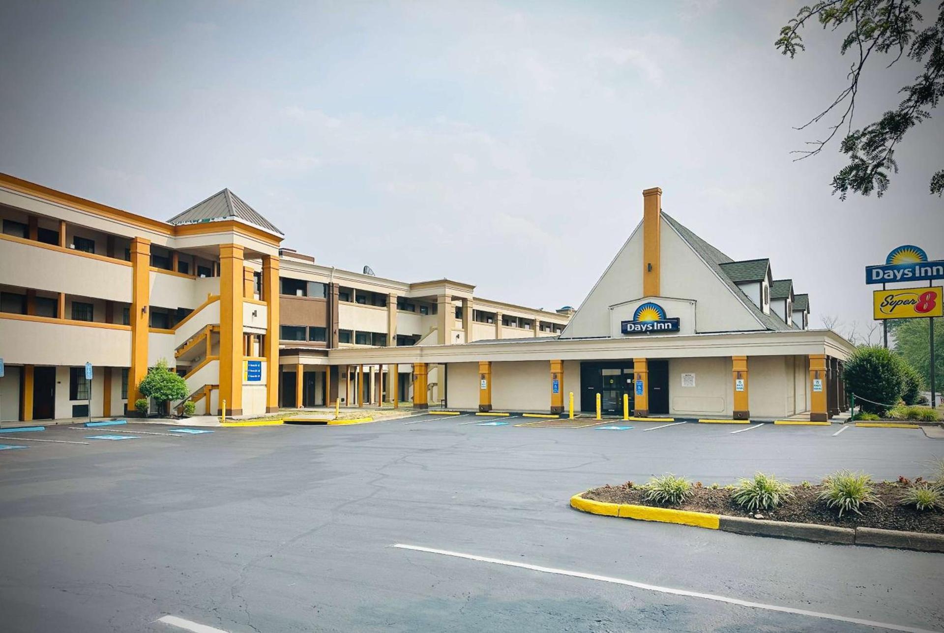 Days Inn Alexandria by Wyndham photo 1