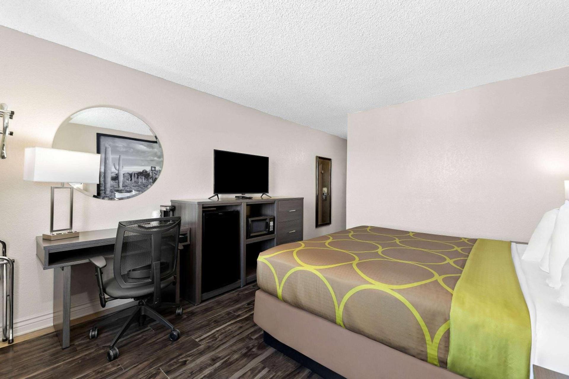 Super 8 by Wyndham Goodyear/Phoenix Area photo 24