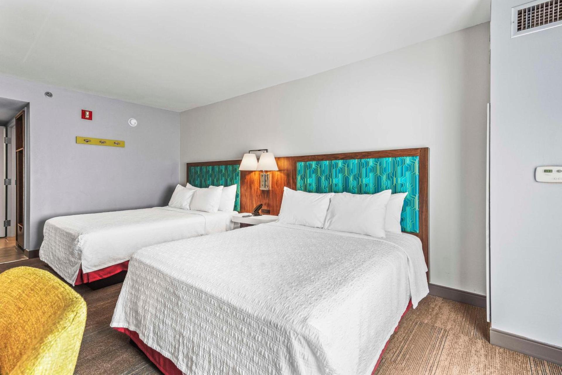 Hampton Inn Columbus-North photo 17