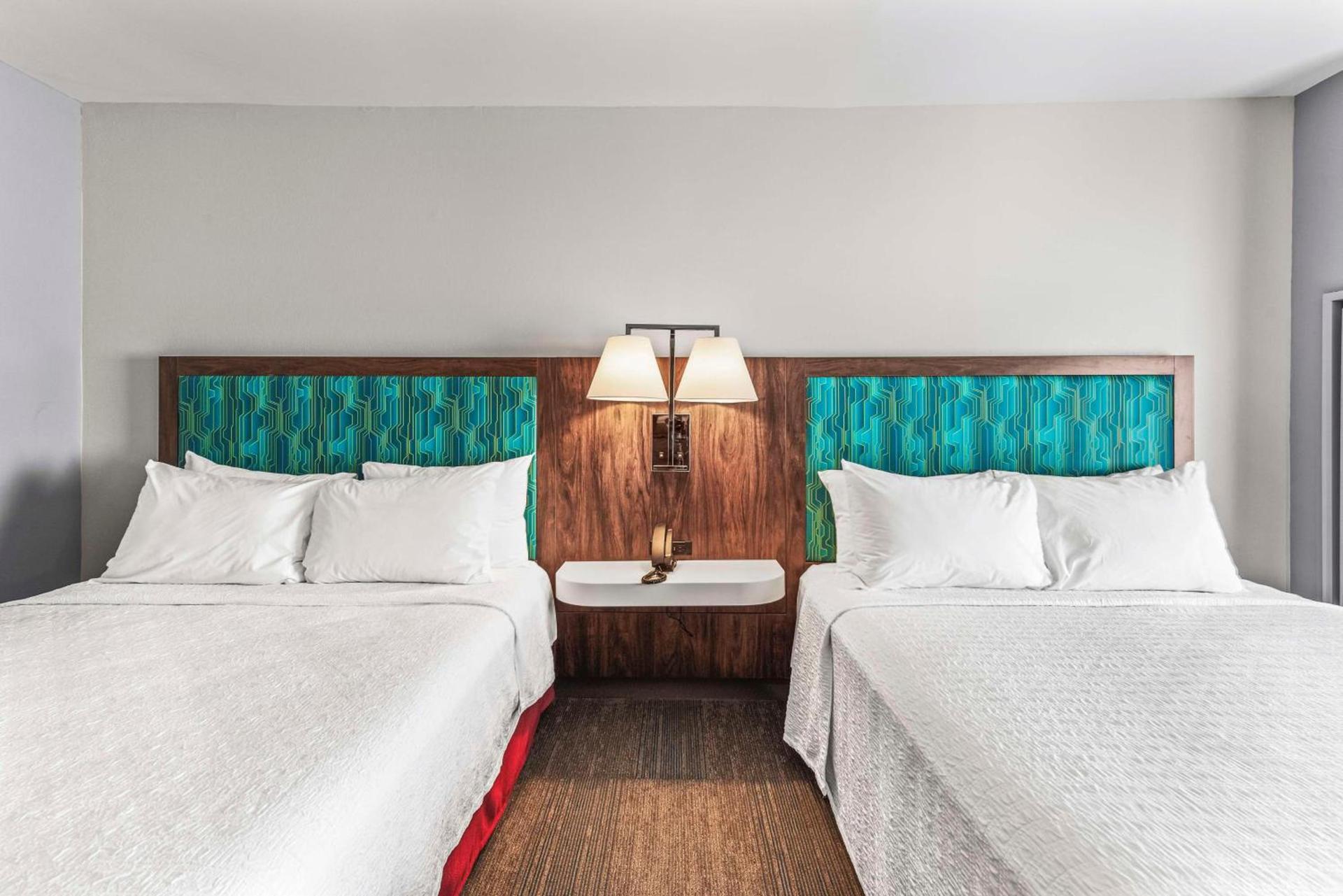 Hampton Inn Columbus-North photo 19