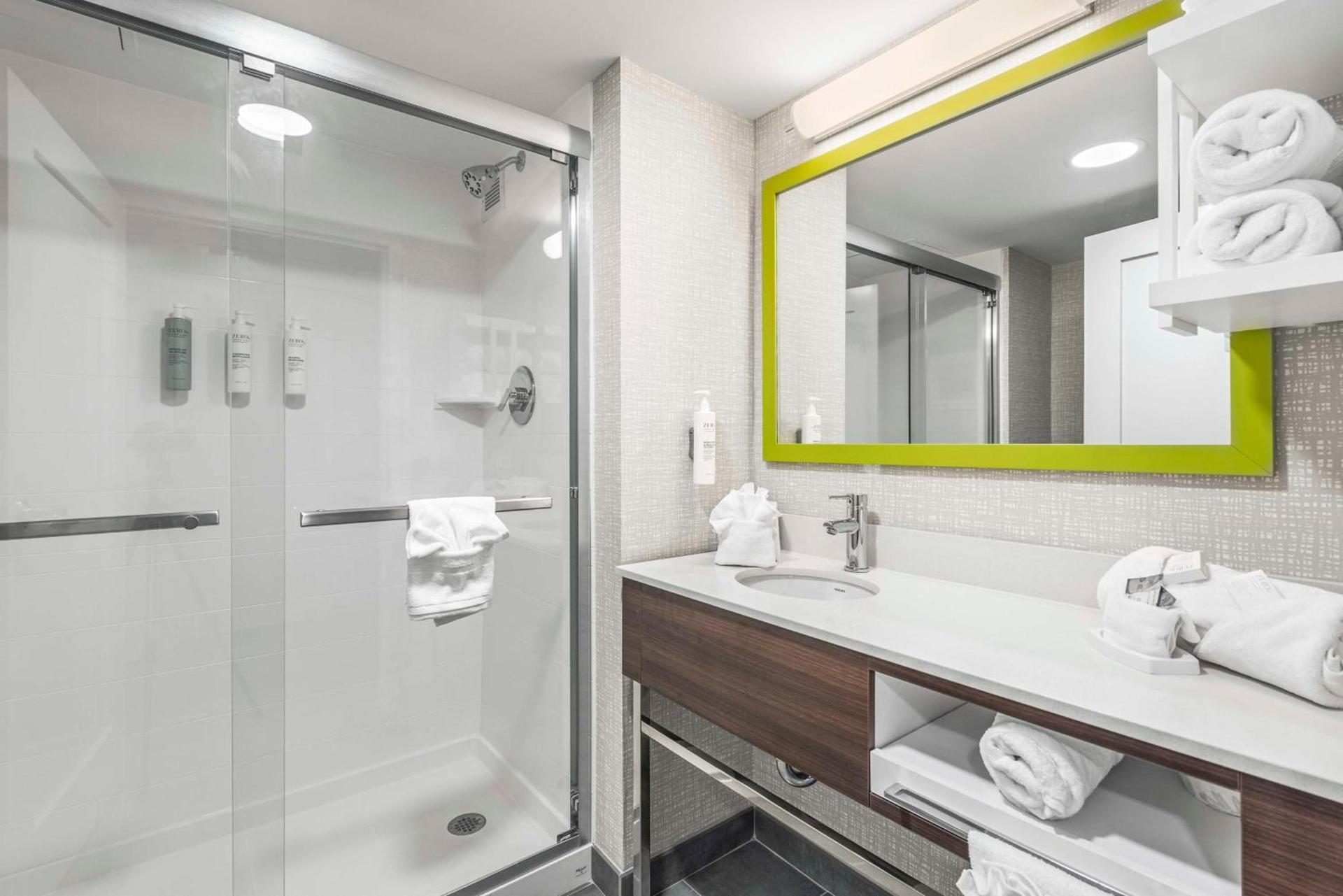 Hampton Inn Columbus-North photo 18