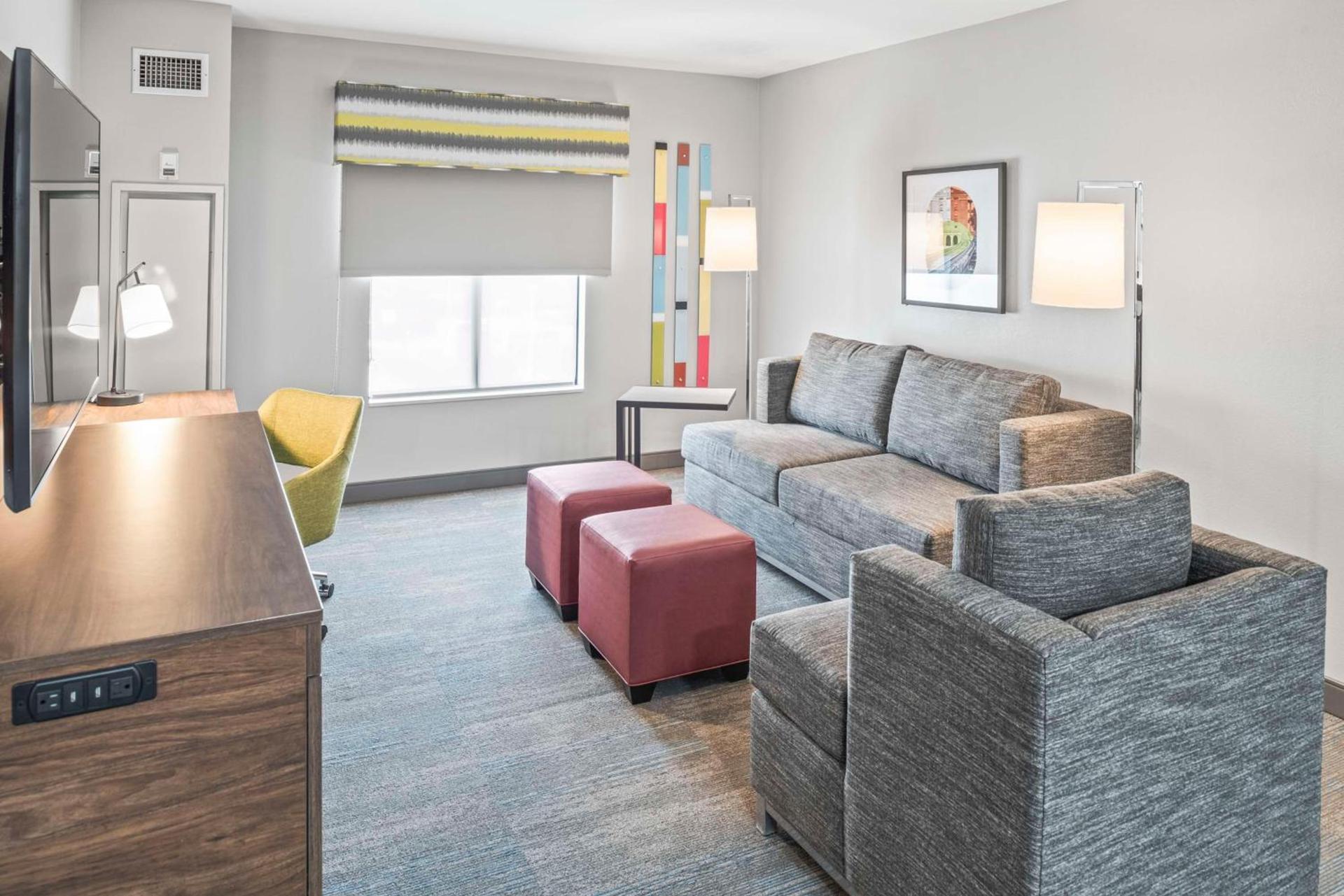 Hampton Inn Columbus-North photo 21