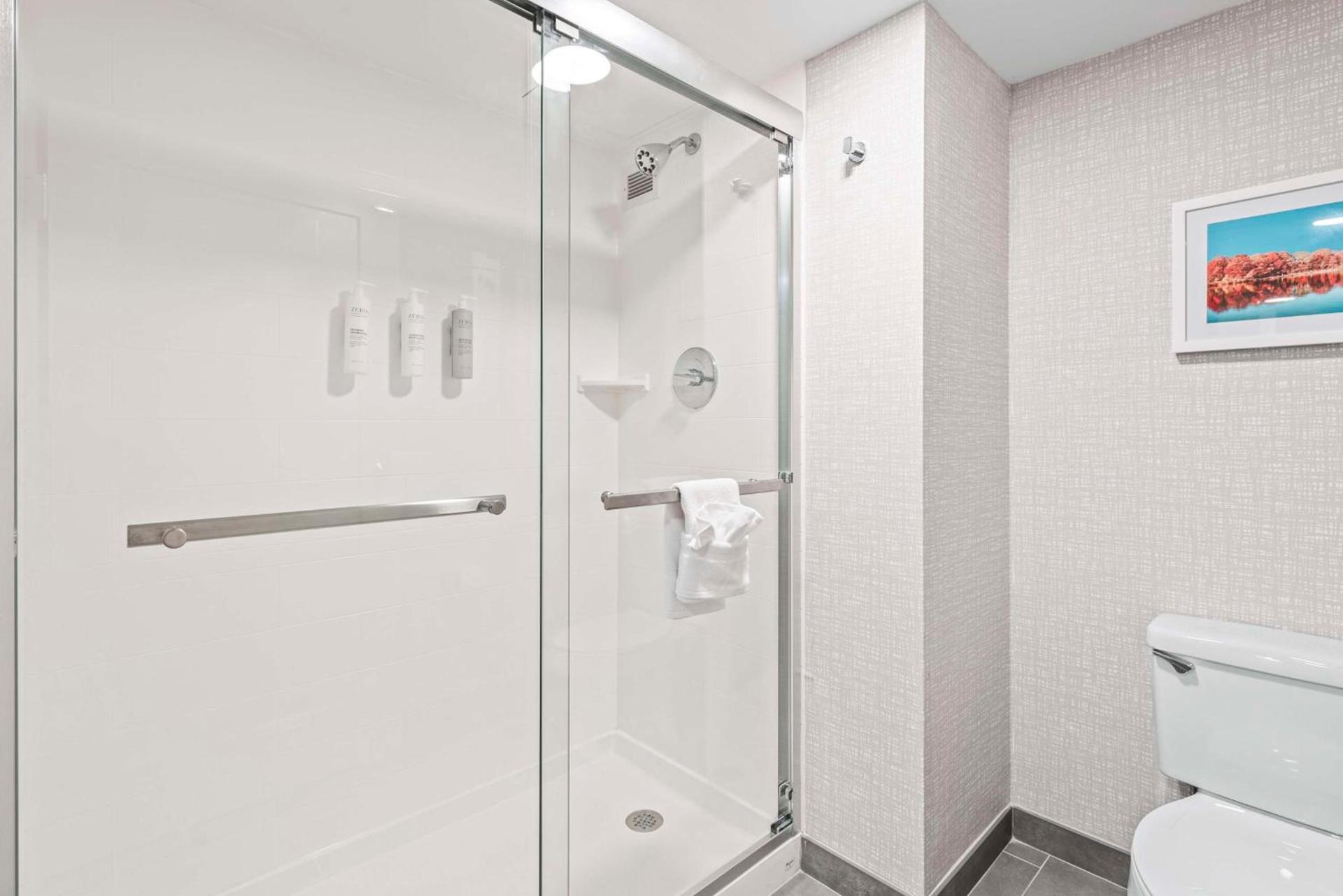 Hampton Inn Columbus-North photo 24