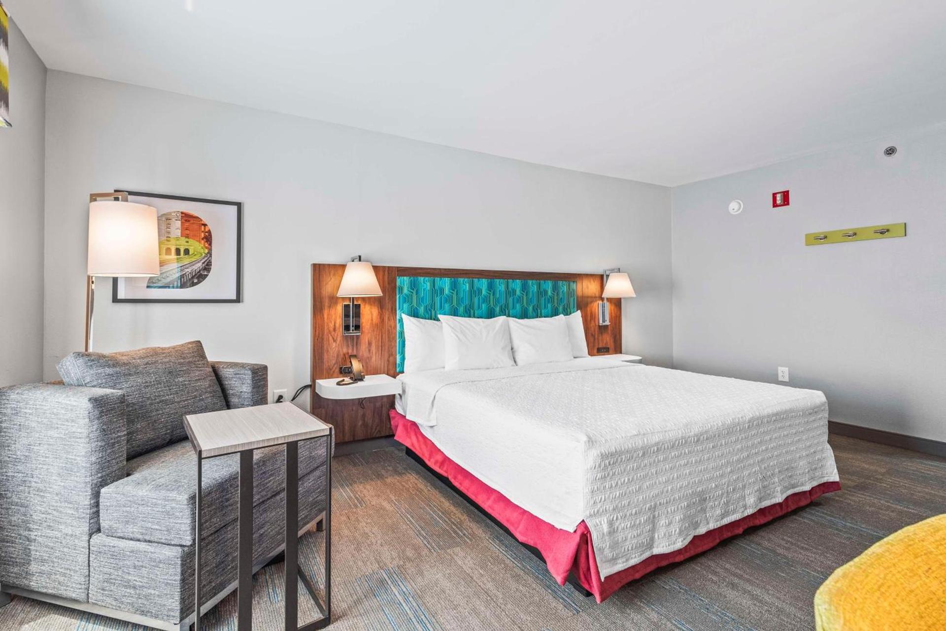 Hampton Inn Columbus-North photo 25