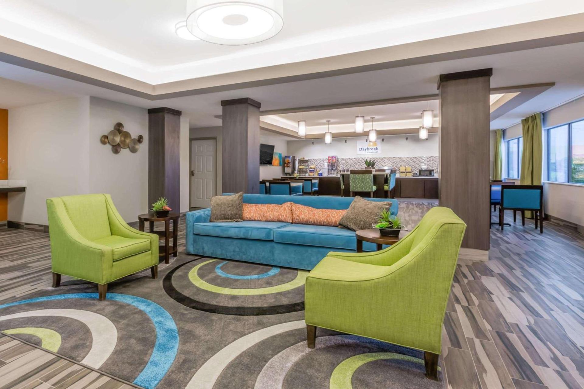 Days Inn & Suites by Wyndham Katy photo 2