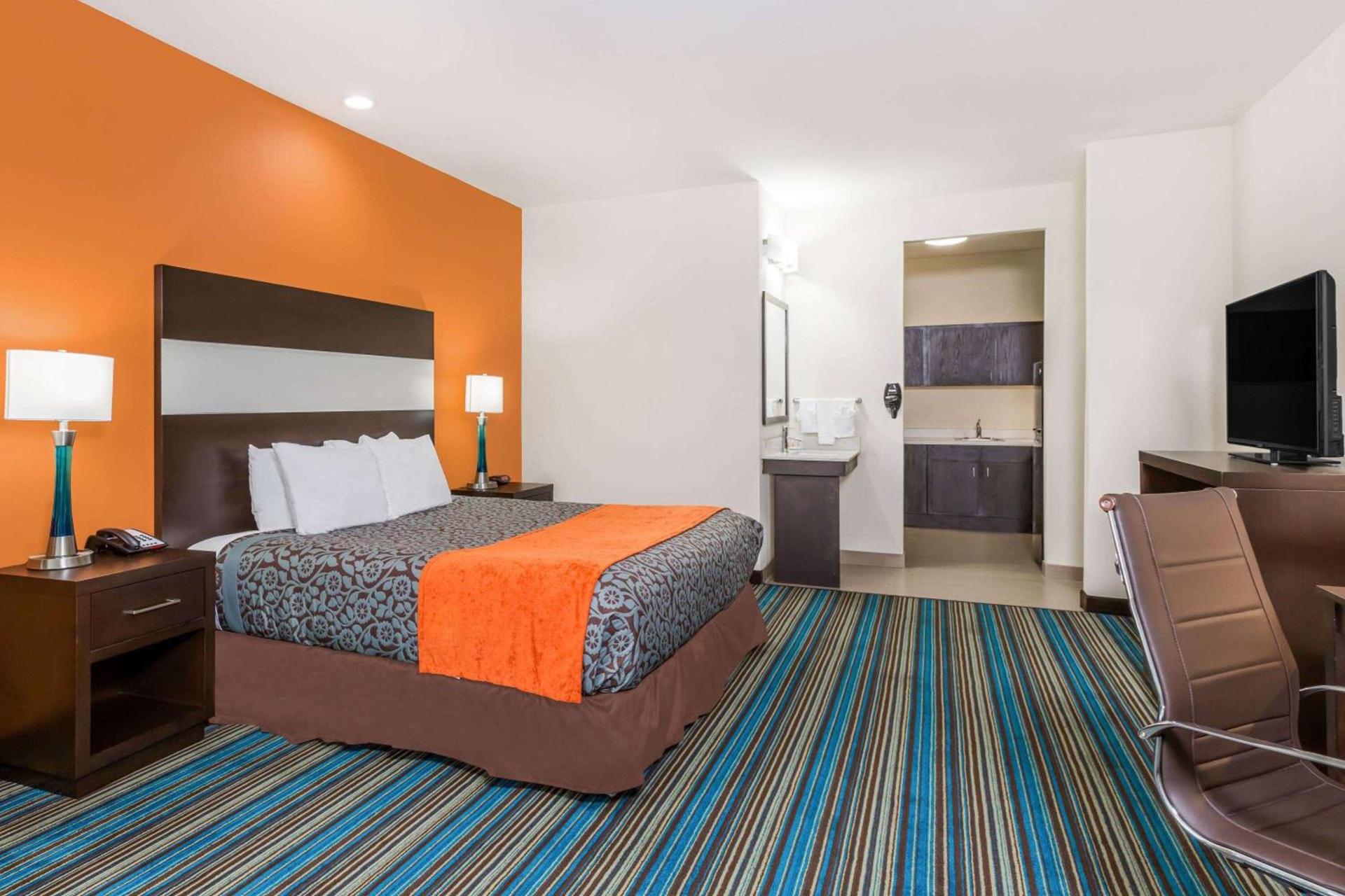Days Inn & Suites by Wyndham Katy photo 8