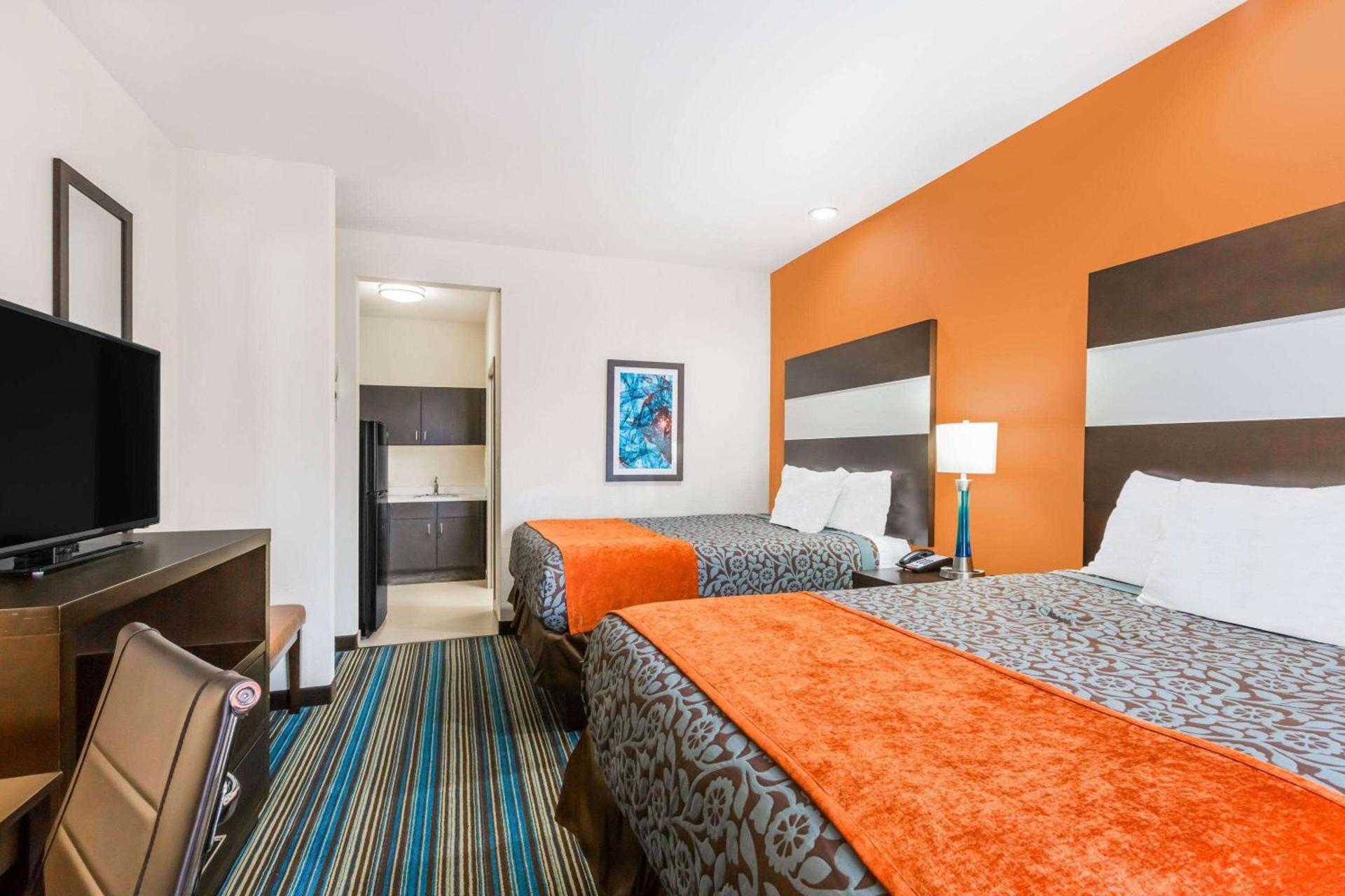 Days Inn & Suites by Wyndham Katy photo 11