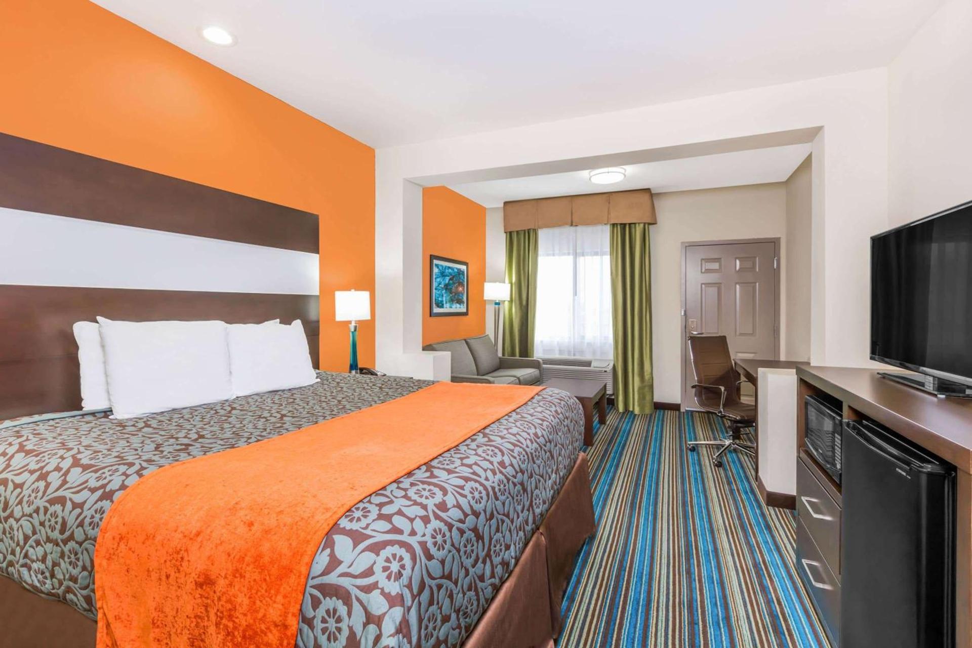 Days Inn & Suites by Wyndham Katy photo 12