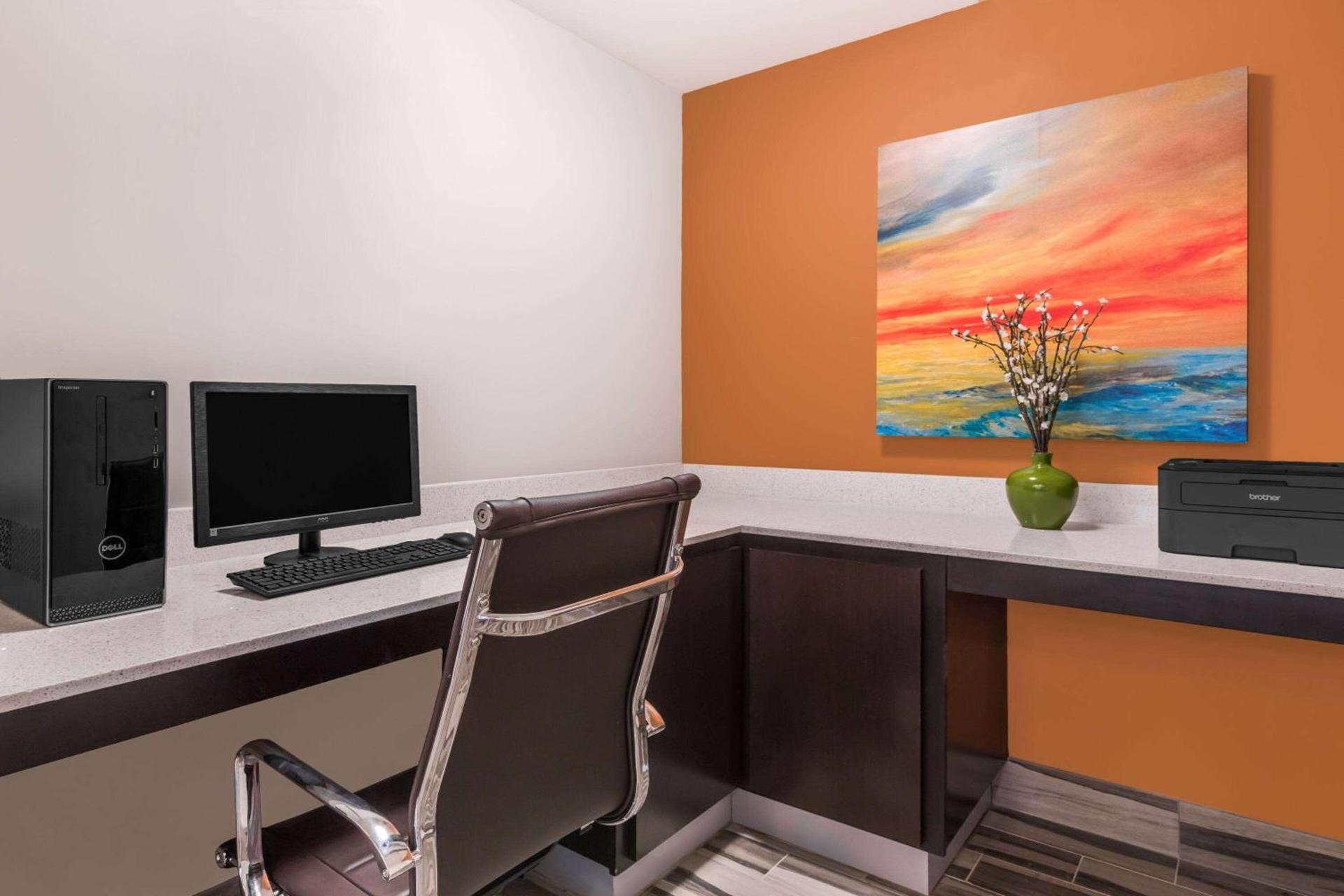 Days Inn & Suites by Wyndham Katy photo 15