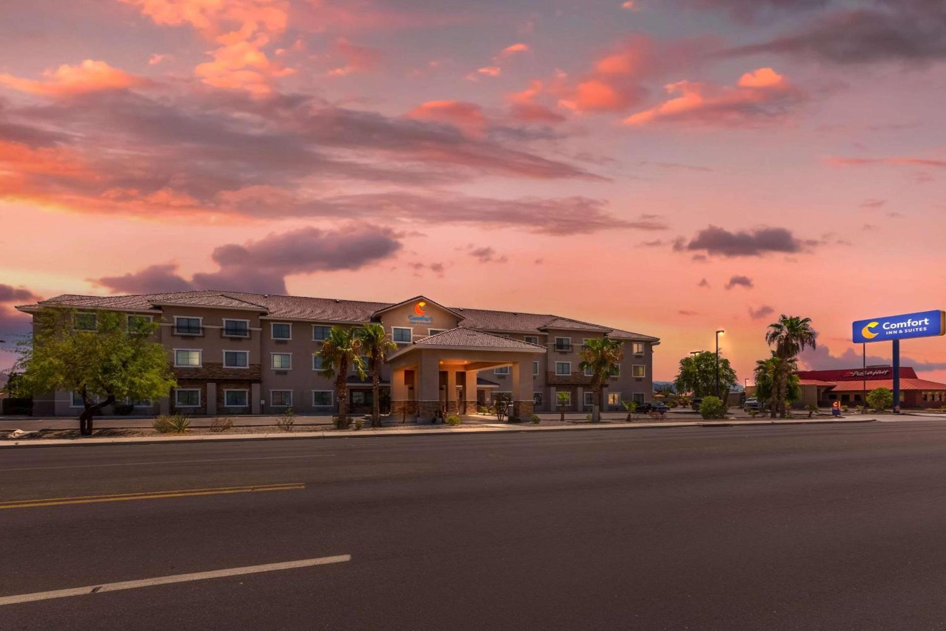 Comfort Inn and Suites Yuma I-8 photo 2