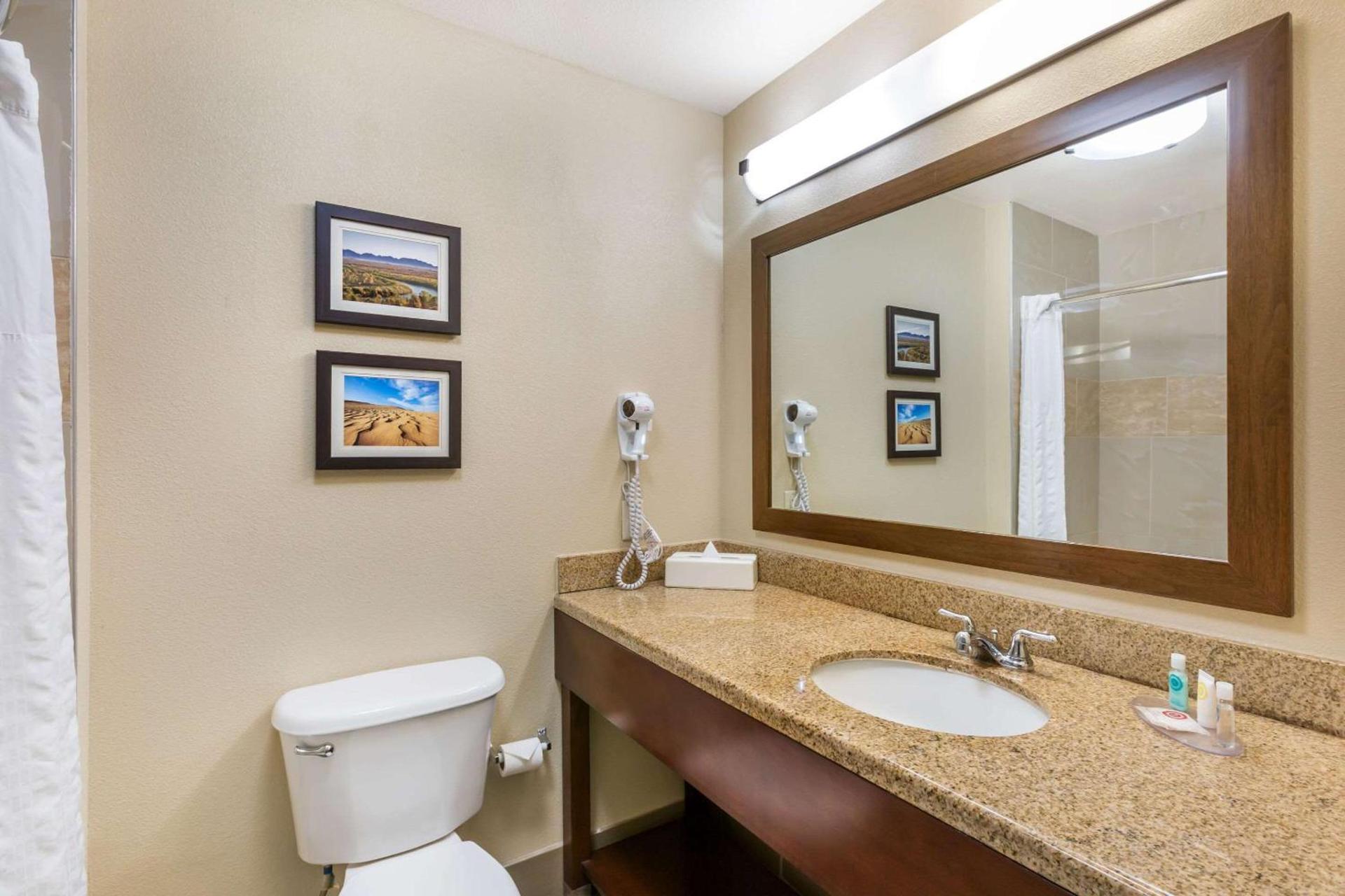 Comfort Inn and Suites Yuma I-8 photo 9