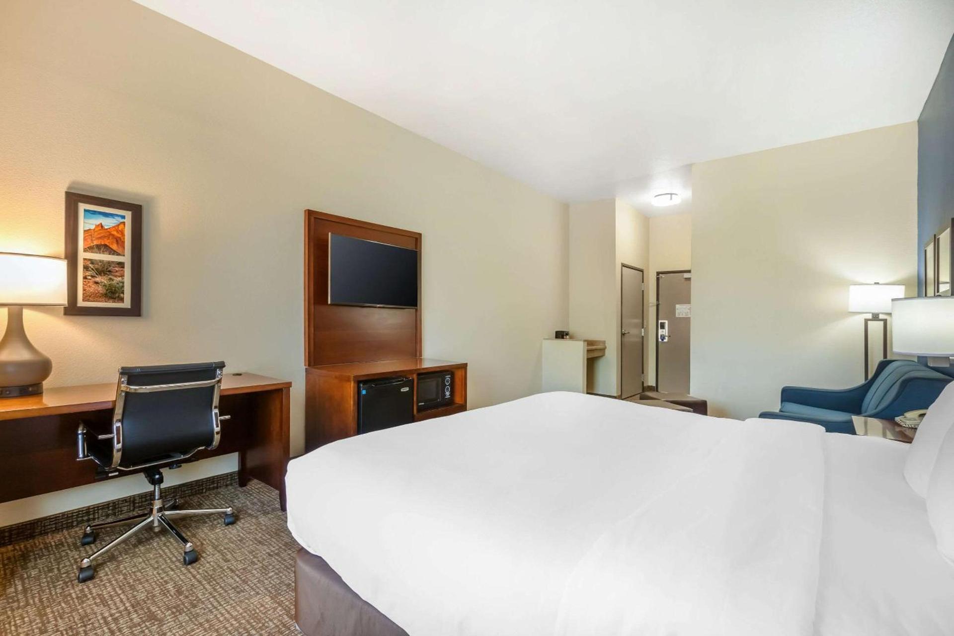 Comfort Inn and Suites Yuma I-8 photo 12
