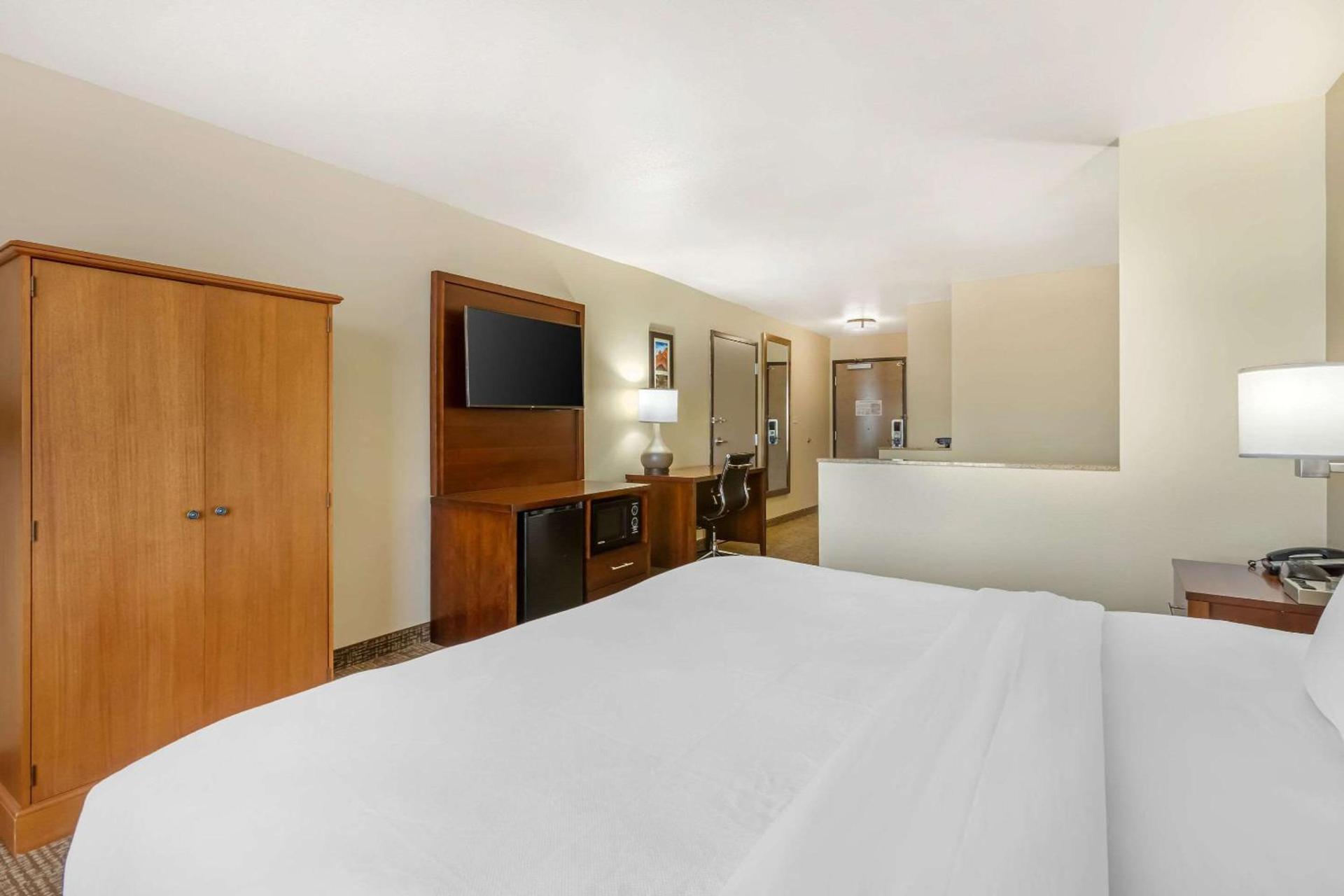 Comfort Inn and Suites Yuma I-8 photo 24