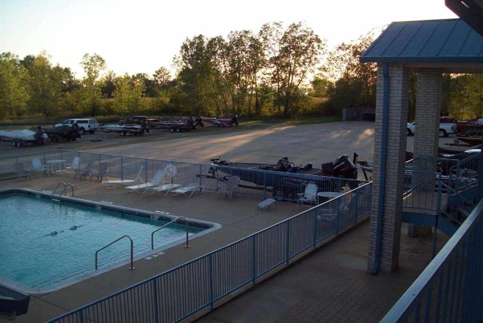 Days Inn by Wyndham Grove photo 3