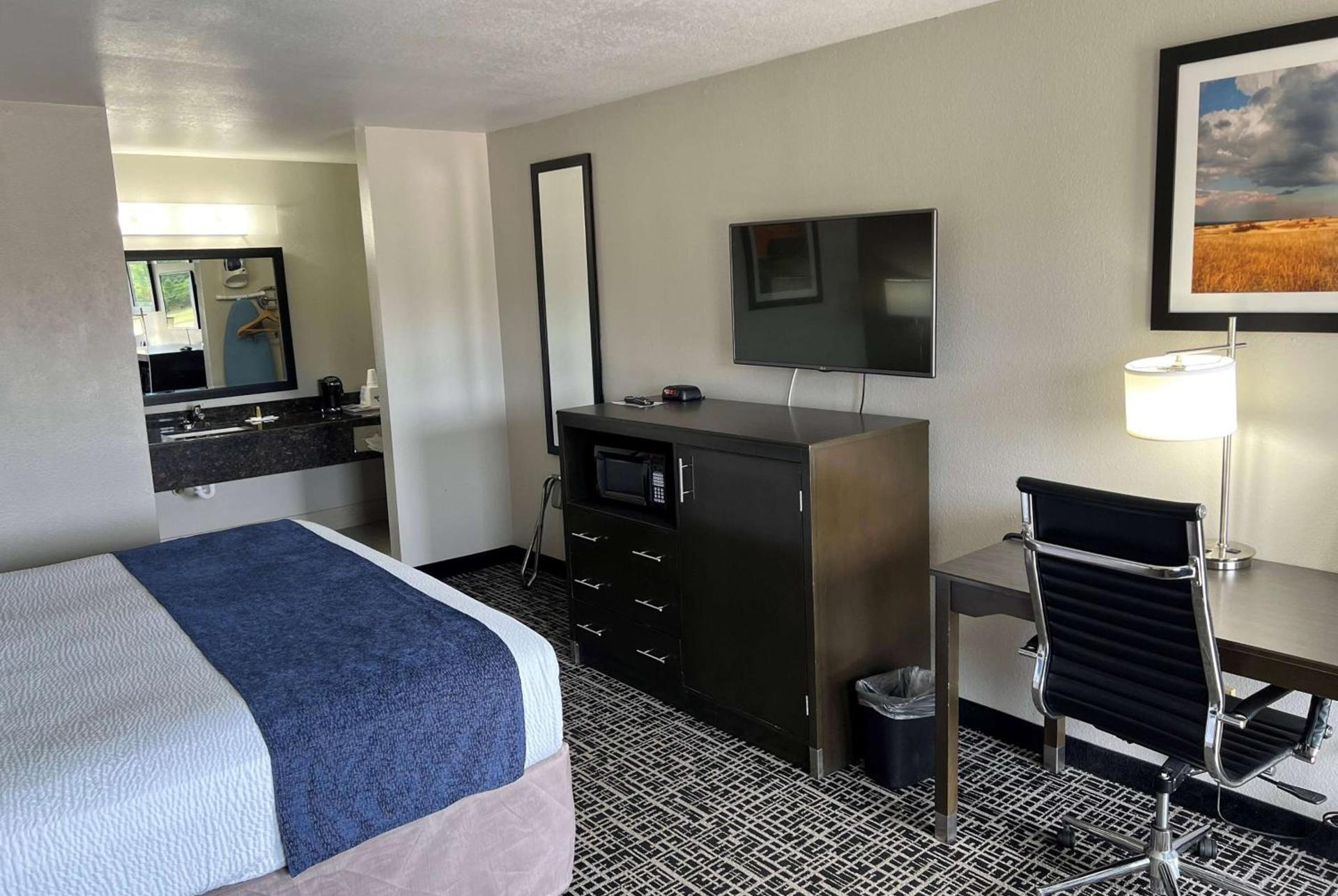 Days Inn by Wyndham Grove photo 6