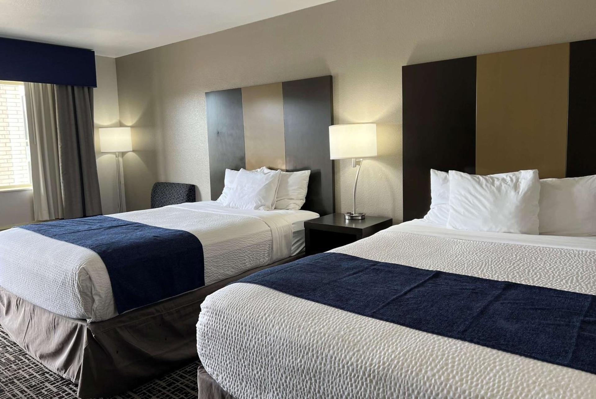 Days Inn by Wyndham Grove photo 8