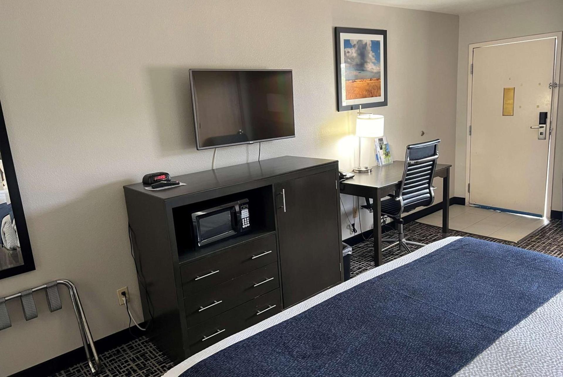Days Inn by Wyndham Grove photo 9