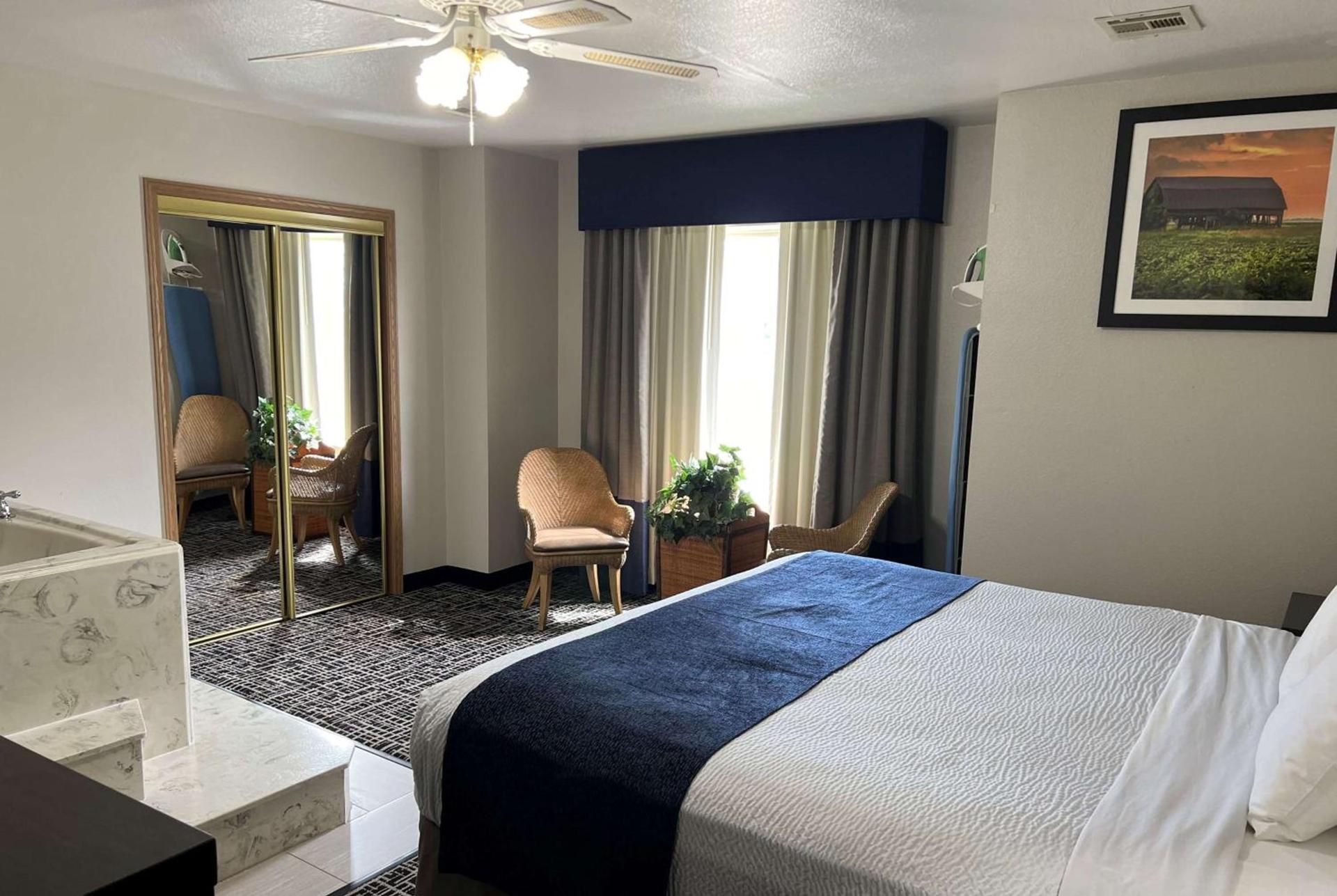Days Inn by Wyndham Grove photo 12