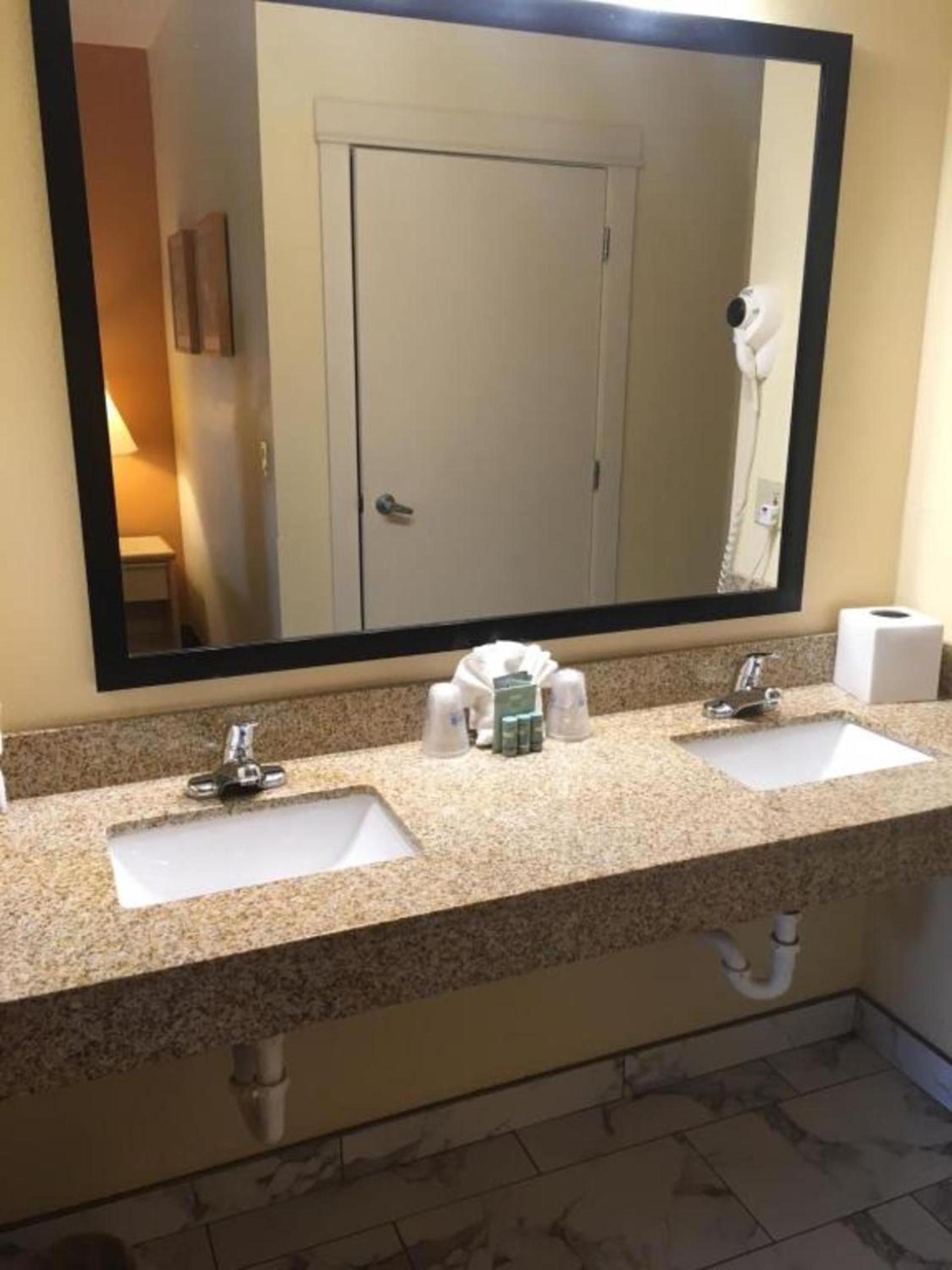 Lighthouse Suites Inn photo 46
