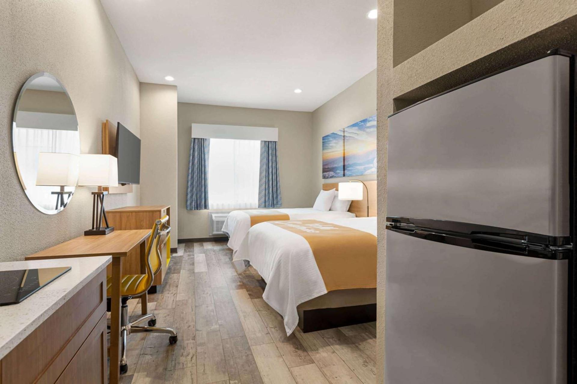 Days Inn & Suites by Wyndham Tomball Houston NW photo 18
