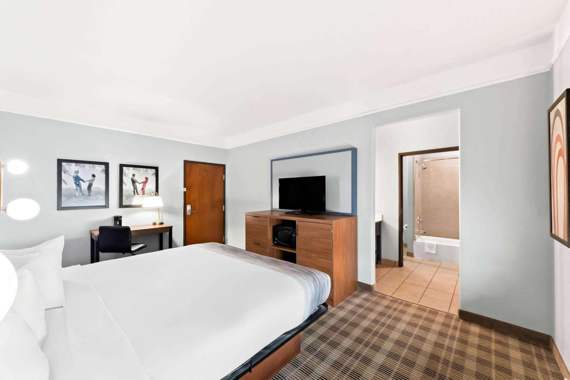 AmericInn by Wyndham New Braunfels photo 23
