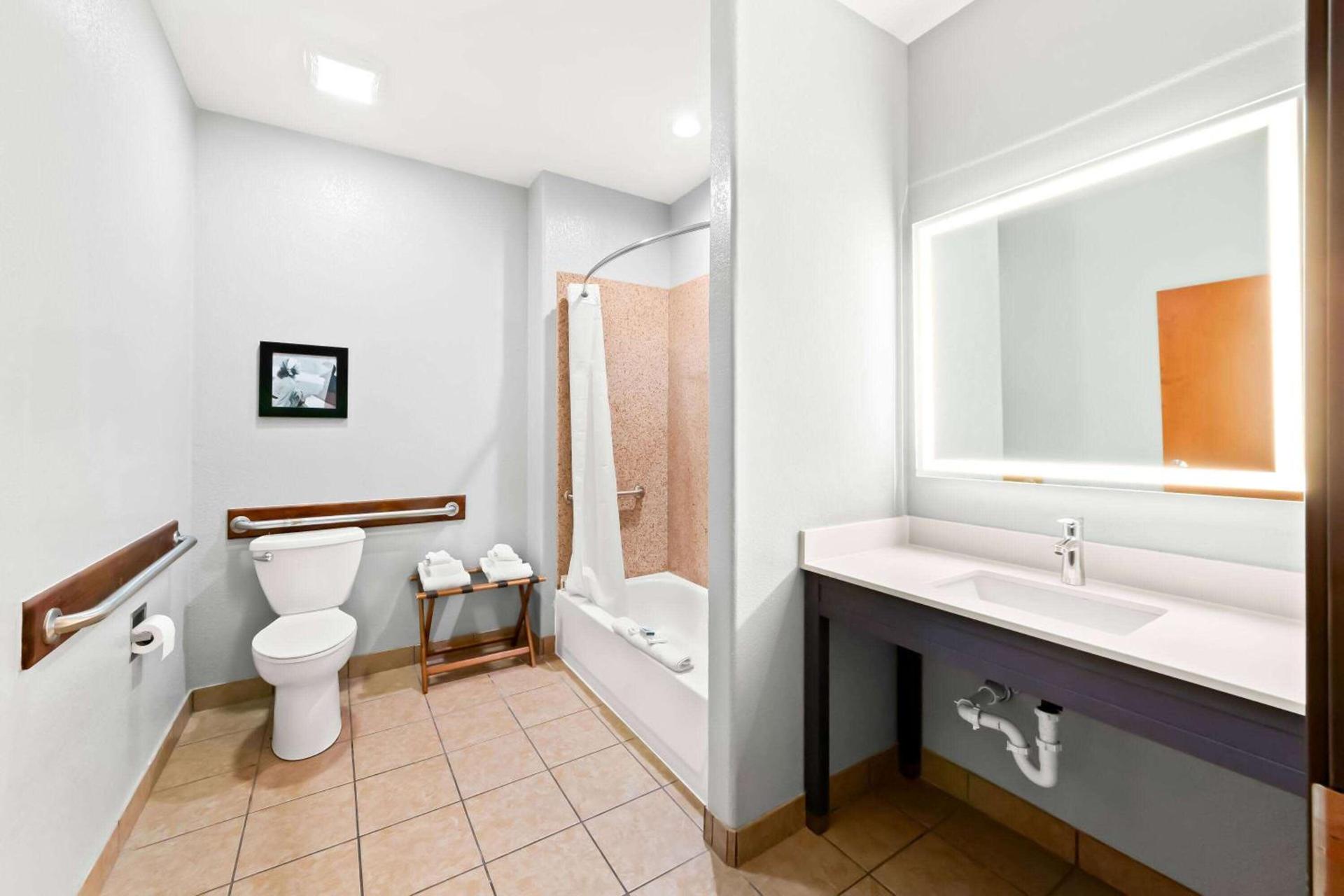 AmericInn by Wyndham New Braunfels photo 27