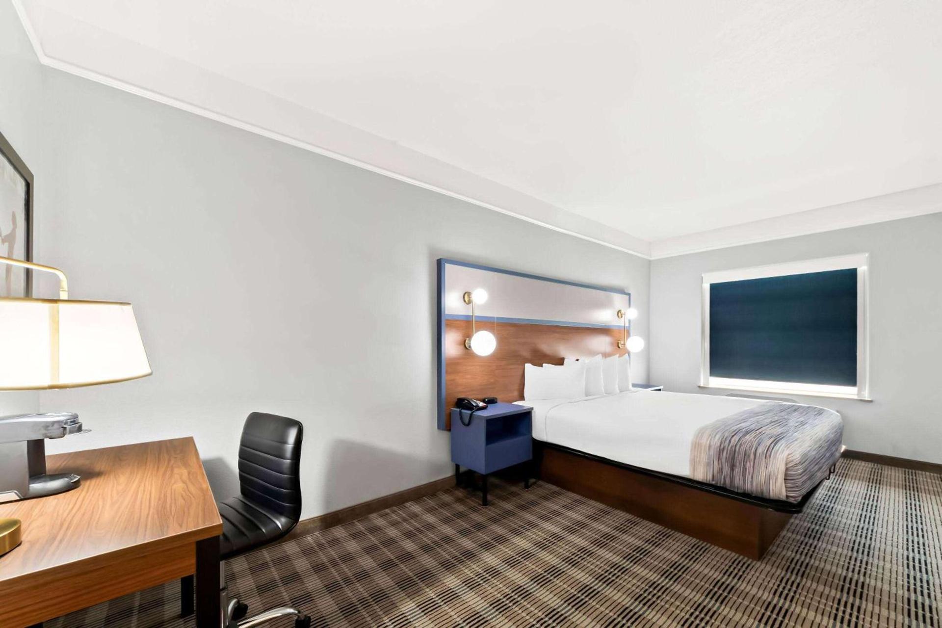 AmericInn by Wyndham New Braunfels photo 28