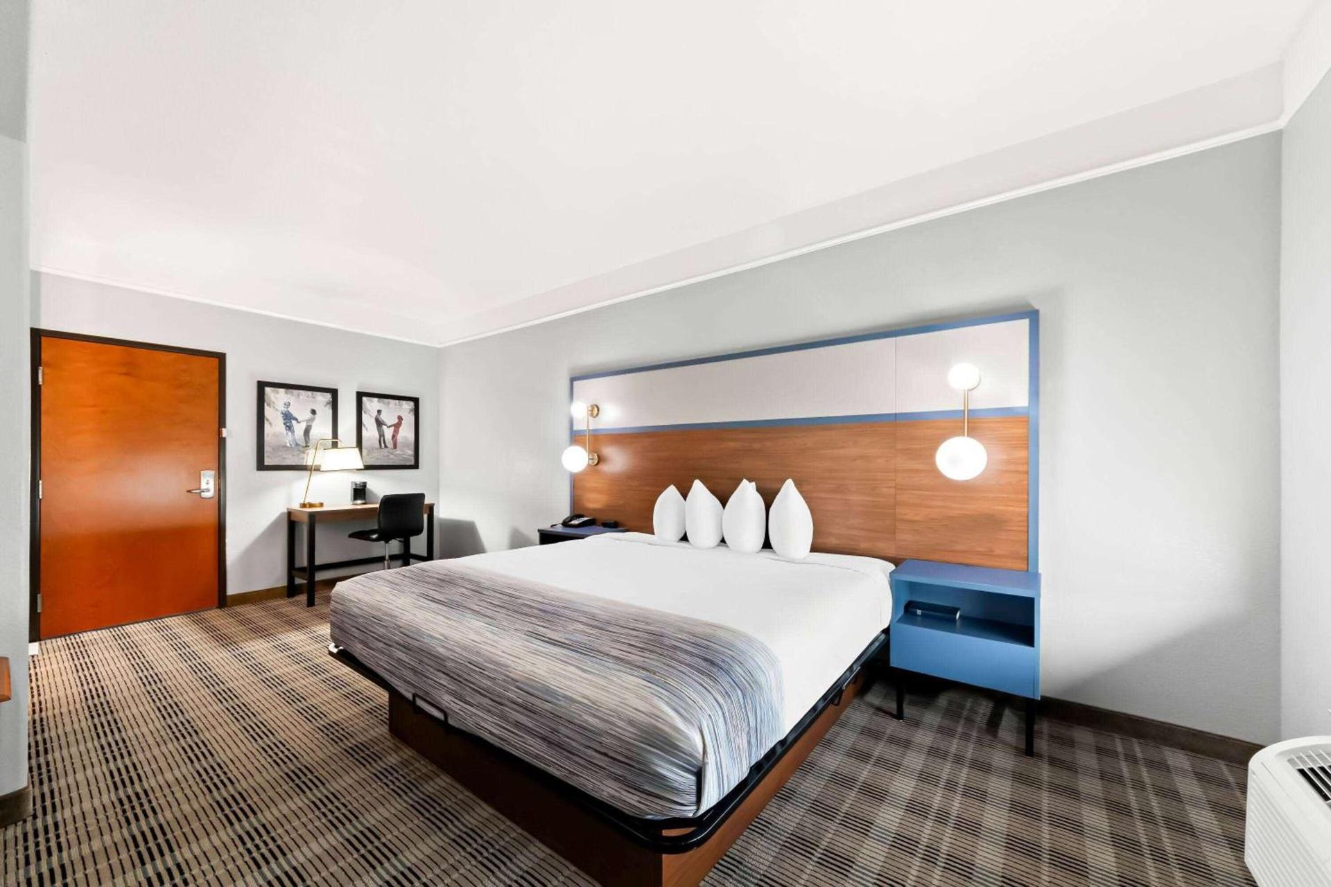 AmericInn by Wyndham New Braunfels photo 29