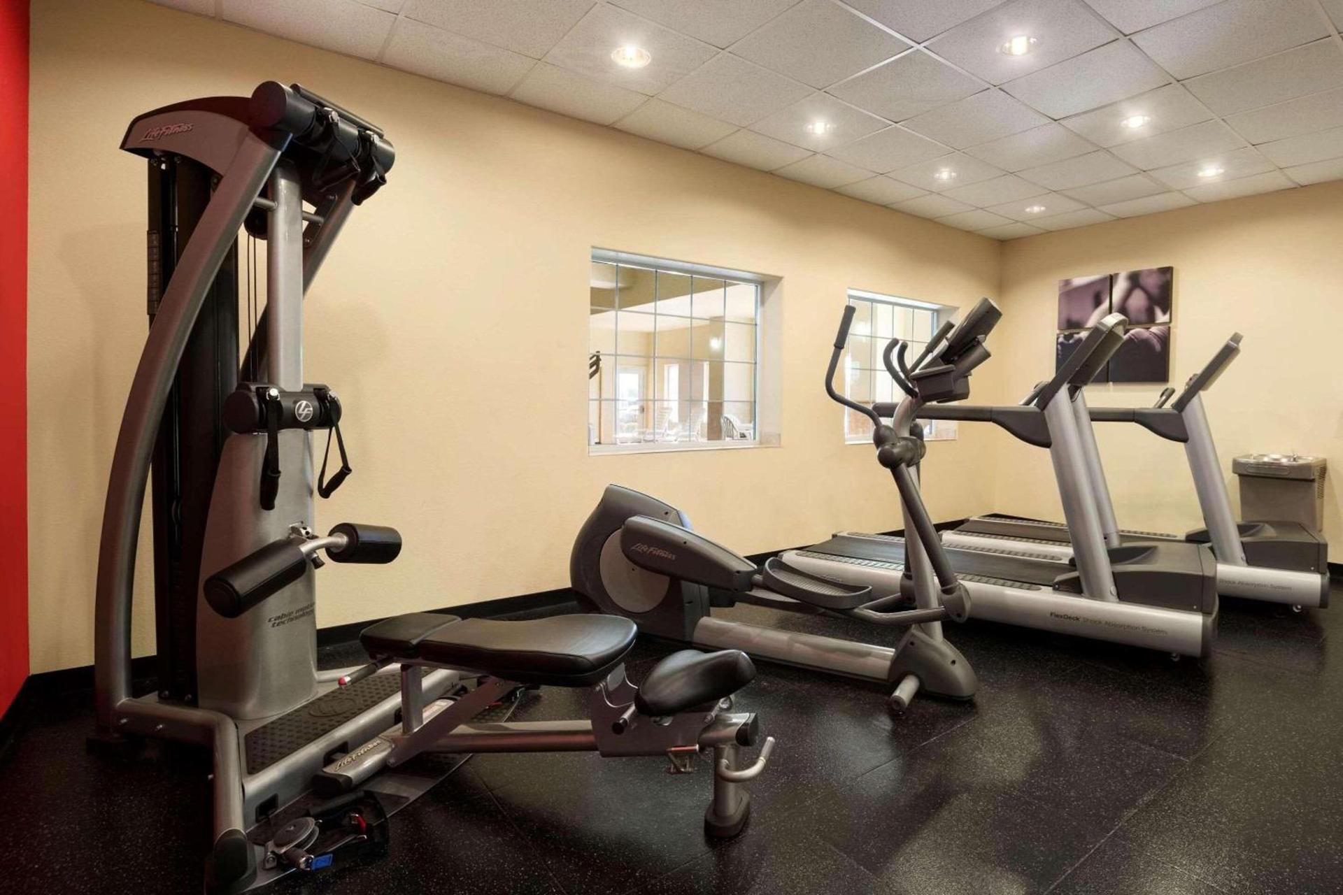 Country Inn & Suites by Radisson, Oklahoma City - Quail Springs, OK photo 13