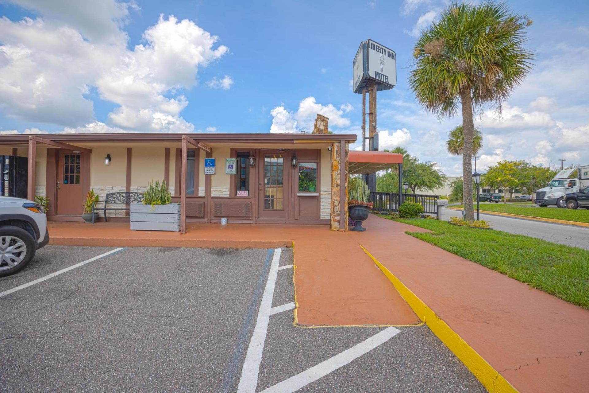 Liberty Inn and Suites - Affordable Extended stay with Weekly Specials at Kissimmee near Disney World photo 2