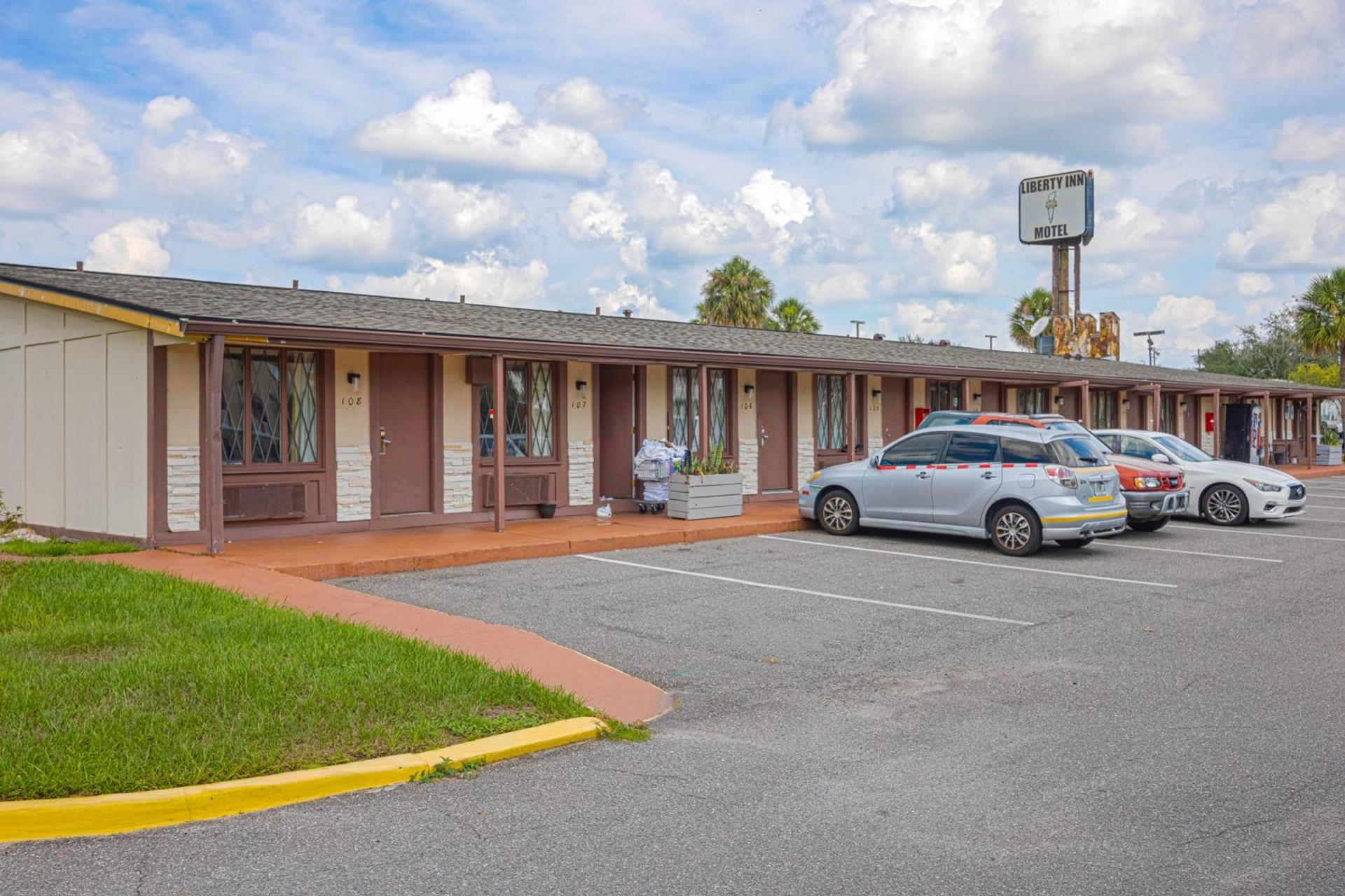 Liberty Inn and Suites - Affordable Extended stay with Weekly Specials at Kissimmee near Disney World photo 8