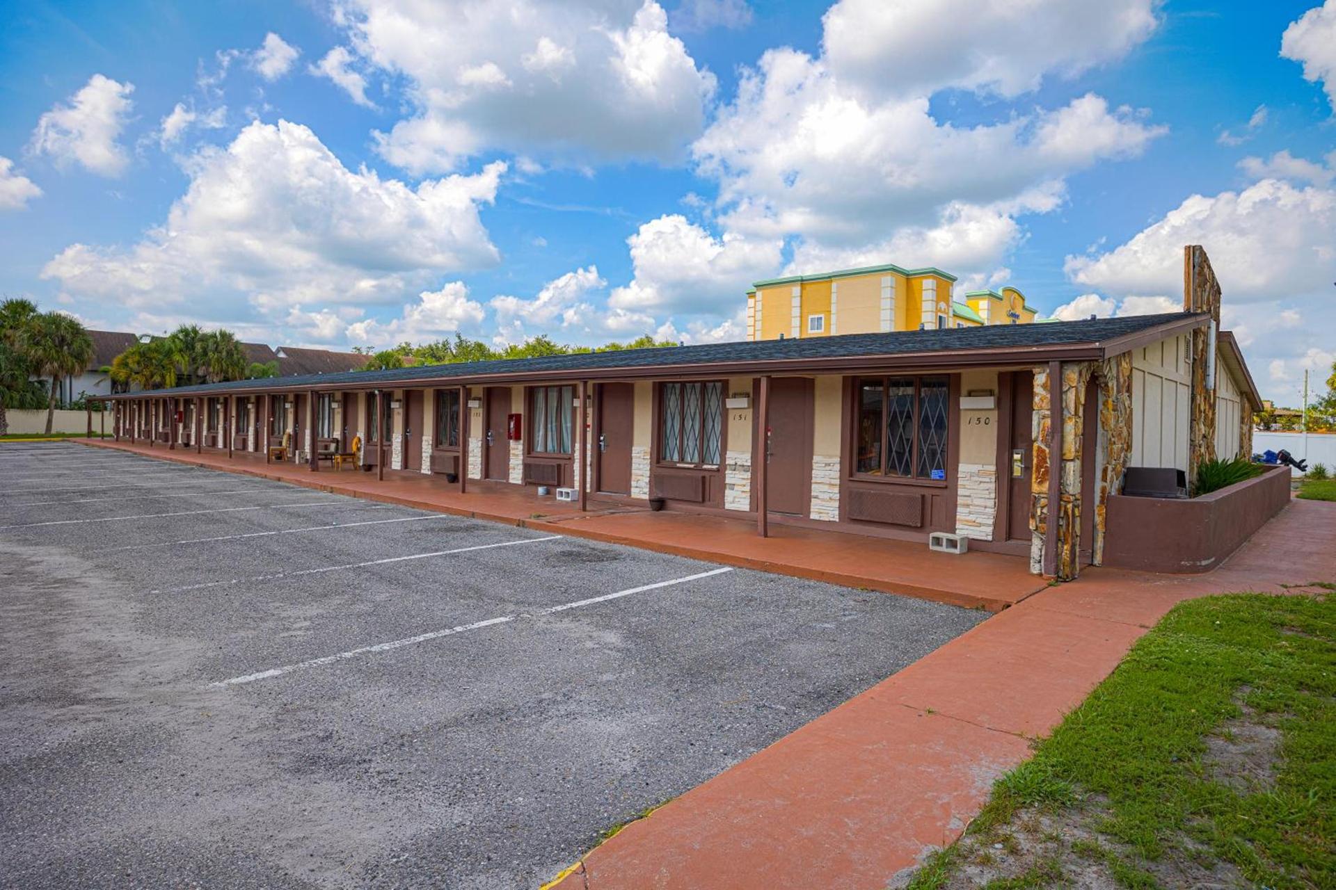 Liberty Inn and Suites - Affordable Extended stay with Weekly Specials at Kissimmee near Disney World photo 10