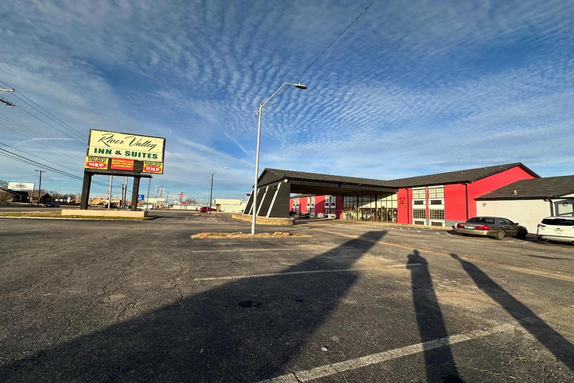 River Valley Inn and Suites photo 3