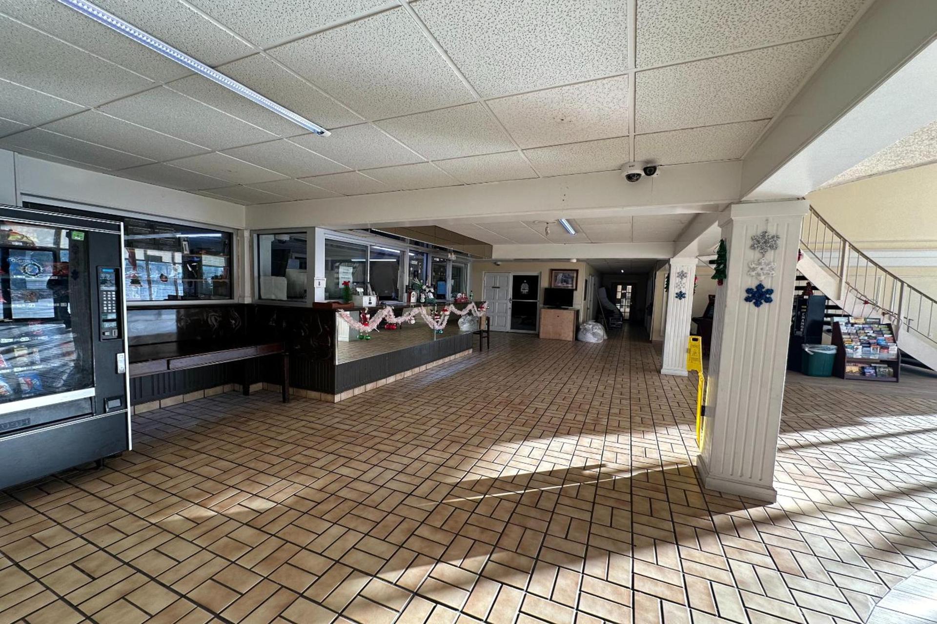 River Valley Inn and Suites photo 5