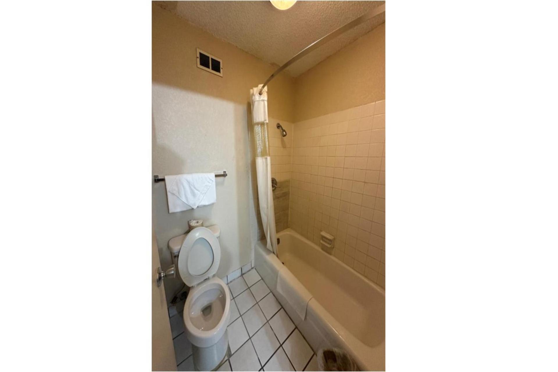 River Valley Inn and Suites photo 13