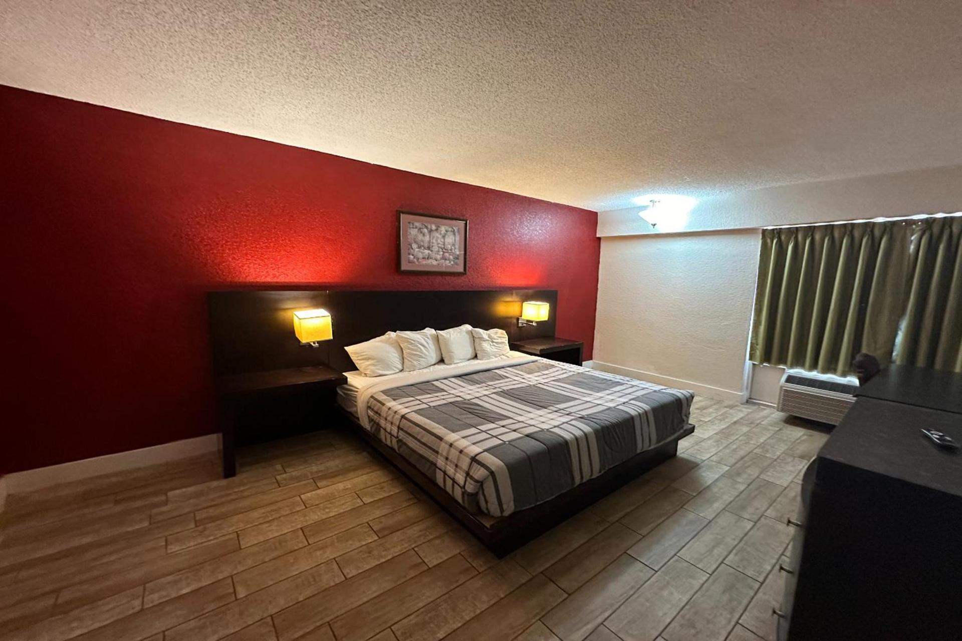 River Valley Inn and Suites photo 8